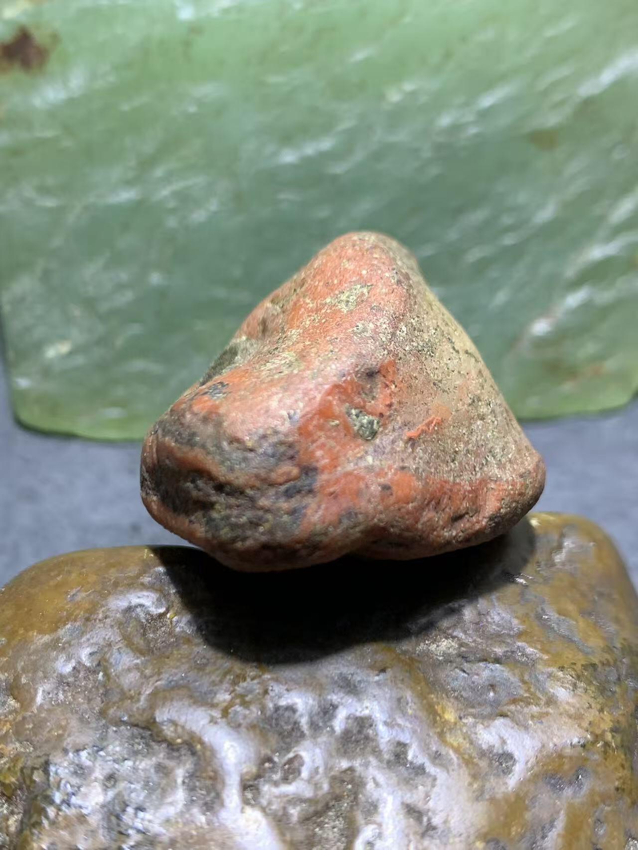 精美冰飘红皮柿子红开窗料南红玛瑙原石一颗，