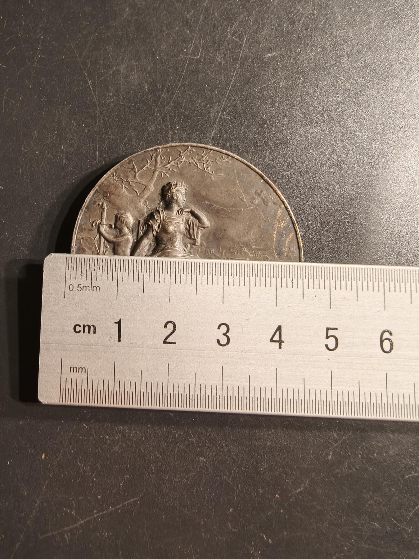 老王徽章第160期 法国战争部混合射击竞赛镀银大铜章      大师亨利杜布瓦作品     直径46mm.    重量46.7g