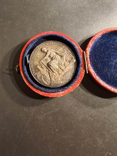 老王徽章第160期 - 法国1889艾弗勒商会代章    950银    原盒      直径37mm.    重量21.9g