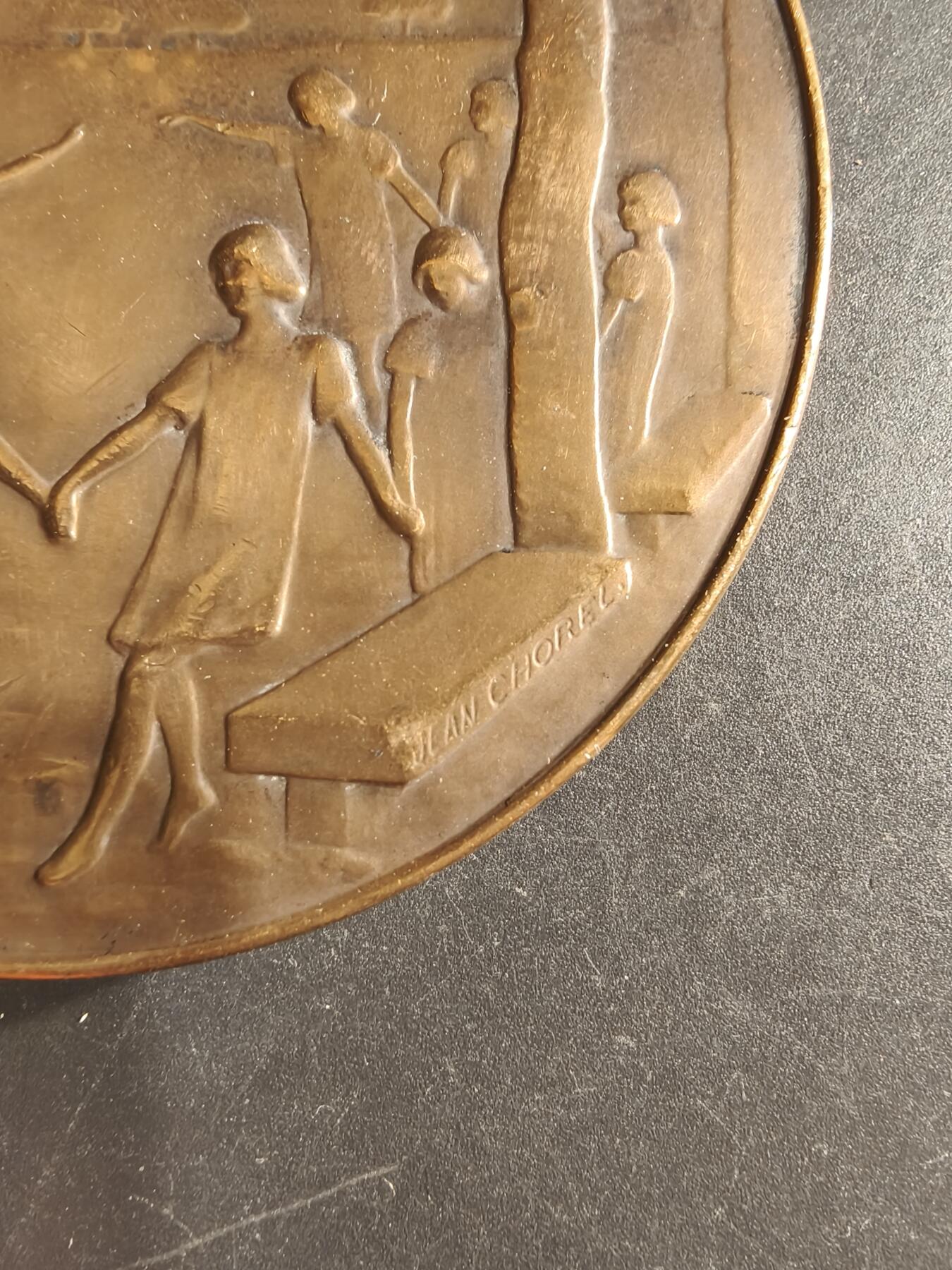 老王徽章第160期 法国里昂医院穆塞特医生大铜章      高浮雕      背面拉丁文意为“阳光照耀着孩子们和花朵”       直径78mm.    重量246.7g