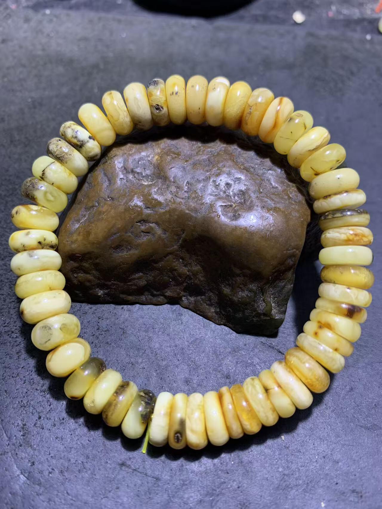 天然乌料蜜蜡隔片手串1条！！