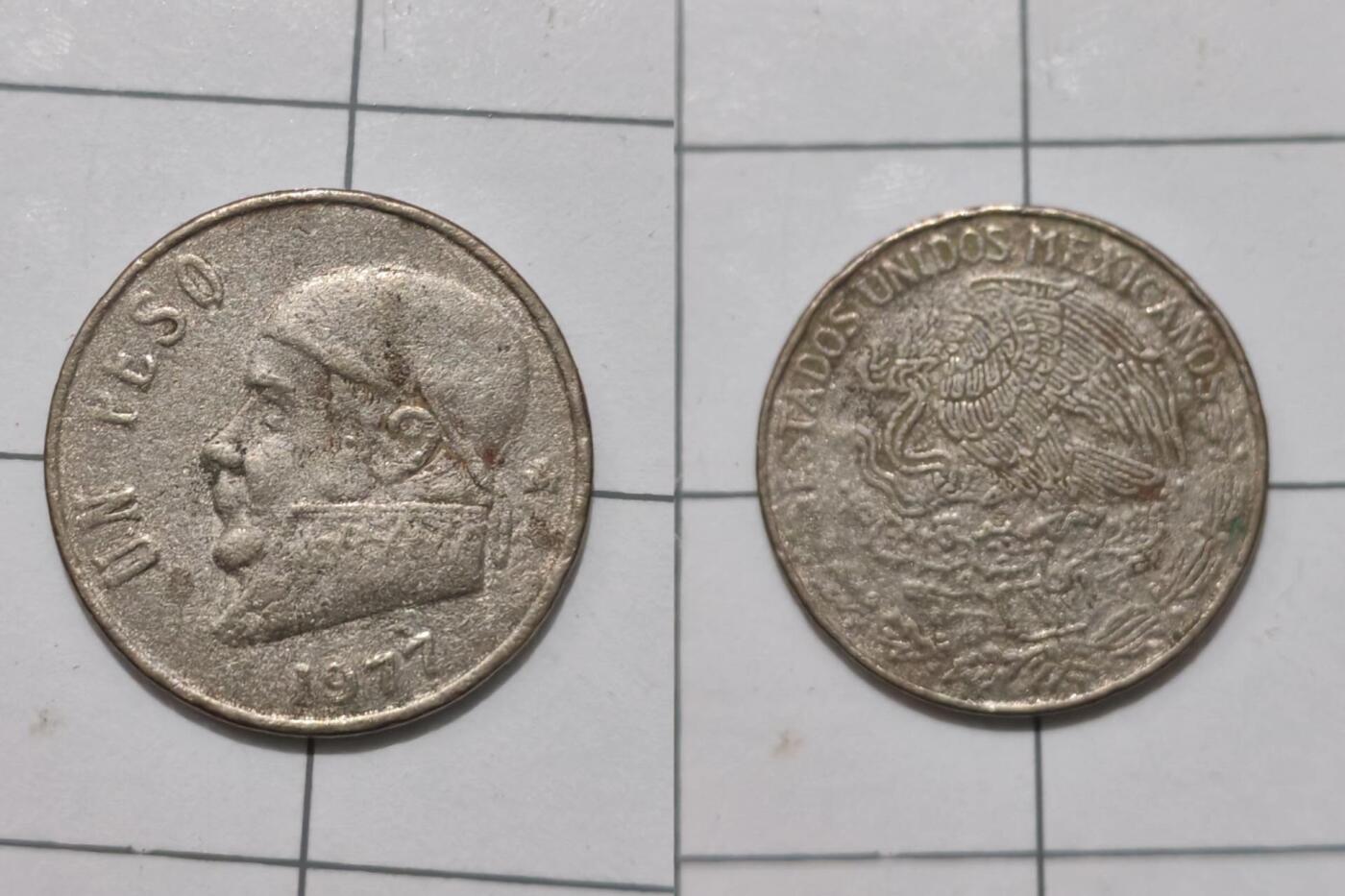 乱七八糟处理 1977年1比索，直径29，齿边