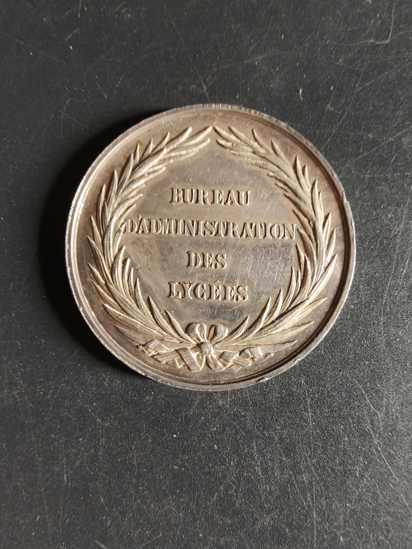 老王徽章第160期  法国公共教育委员会银质代章 直径35mm. 重量20g. 950银