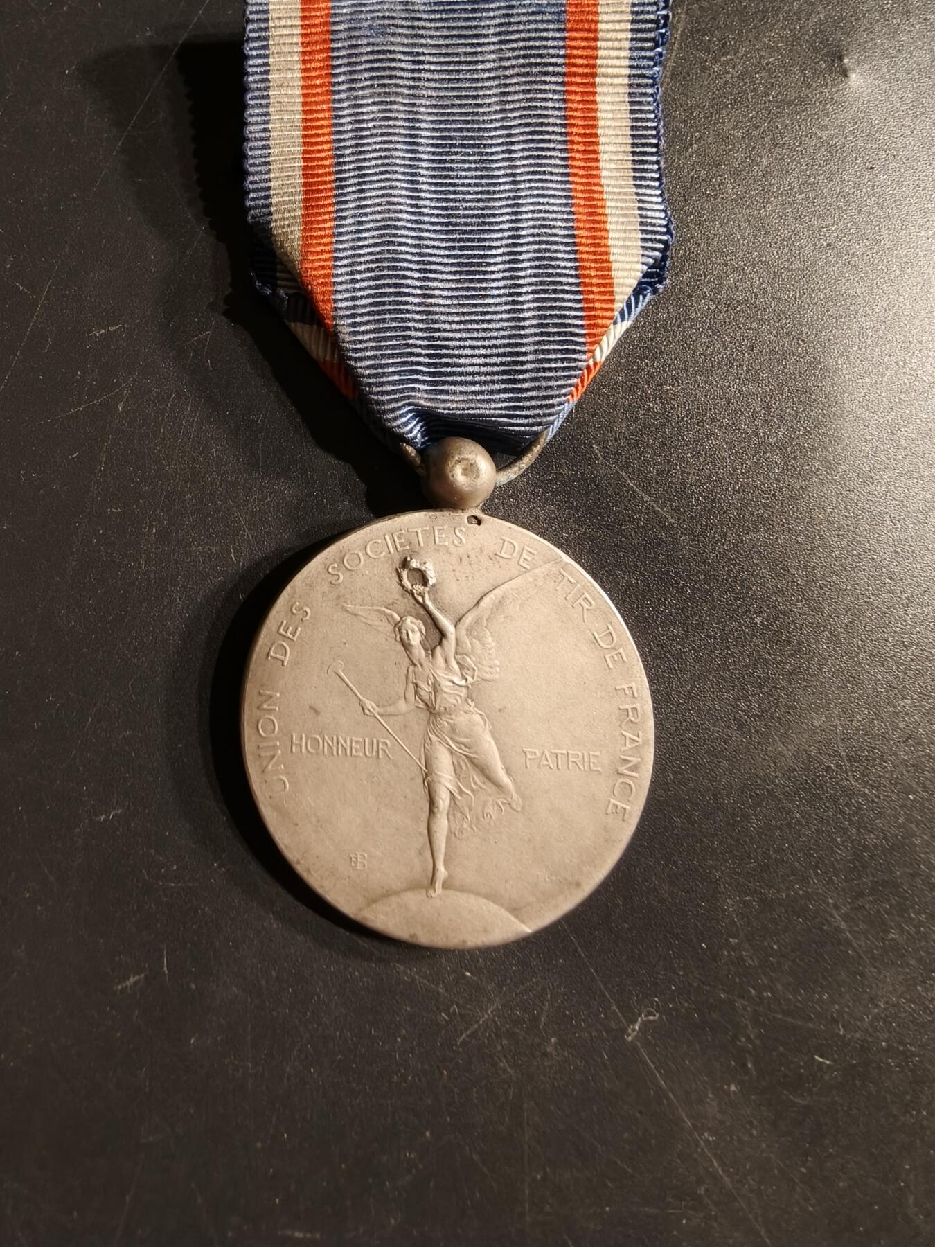 老王徽章第160期 法国射击联盟纪念章    950银    19.9g