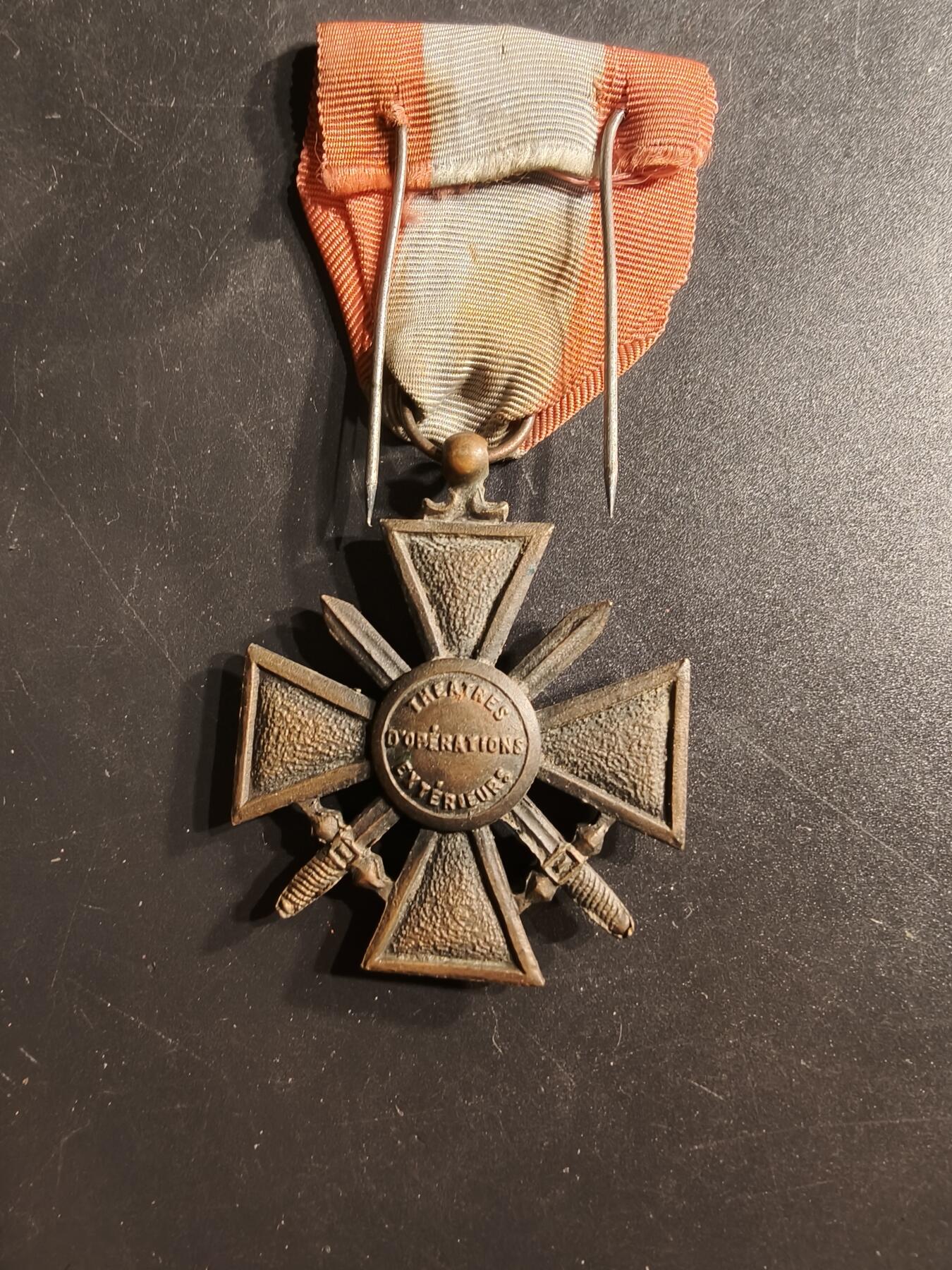 老王徽章第160期 法国海外行动版战争十字奖章 