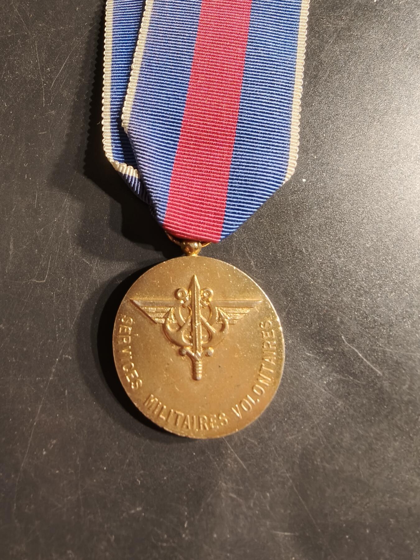 老王徽章第160期 法国金级志愿者服役奖章    925银镀金     24.3g