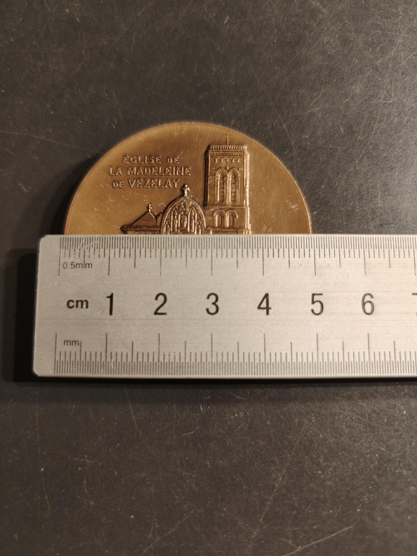 老王徽章第160期  法国维泽莱圣玛德琳大教堂大铜章     直径50mm.   重量72.9g