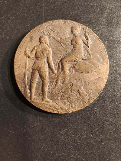 老王徽章第160期 -  法国射击联盟大铜章      直径36mm.    重量20g