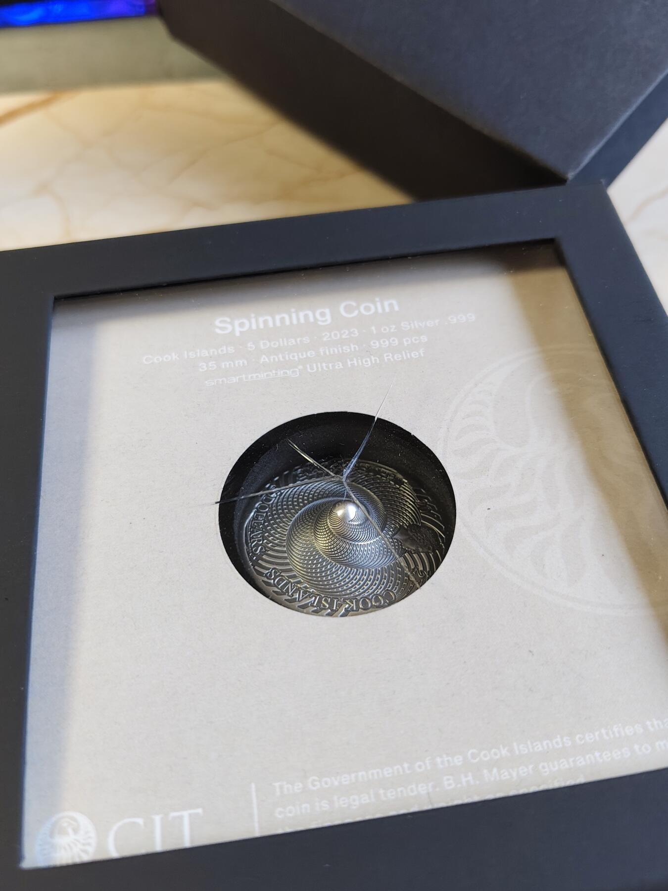 第180期拍卖【长期征集拍品】【北京币展专场】 库克2023年复制旋转陀螺1盎司3D立体仿古纪念银币，999银，发行999枚，盒子有裂痕