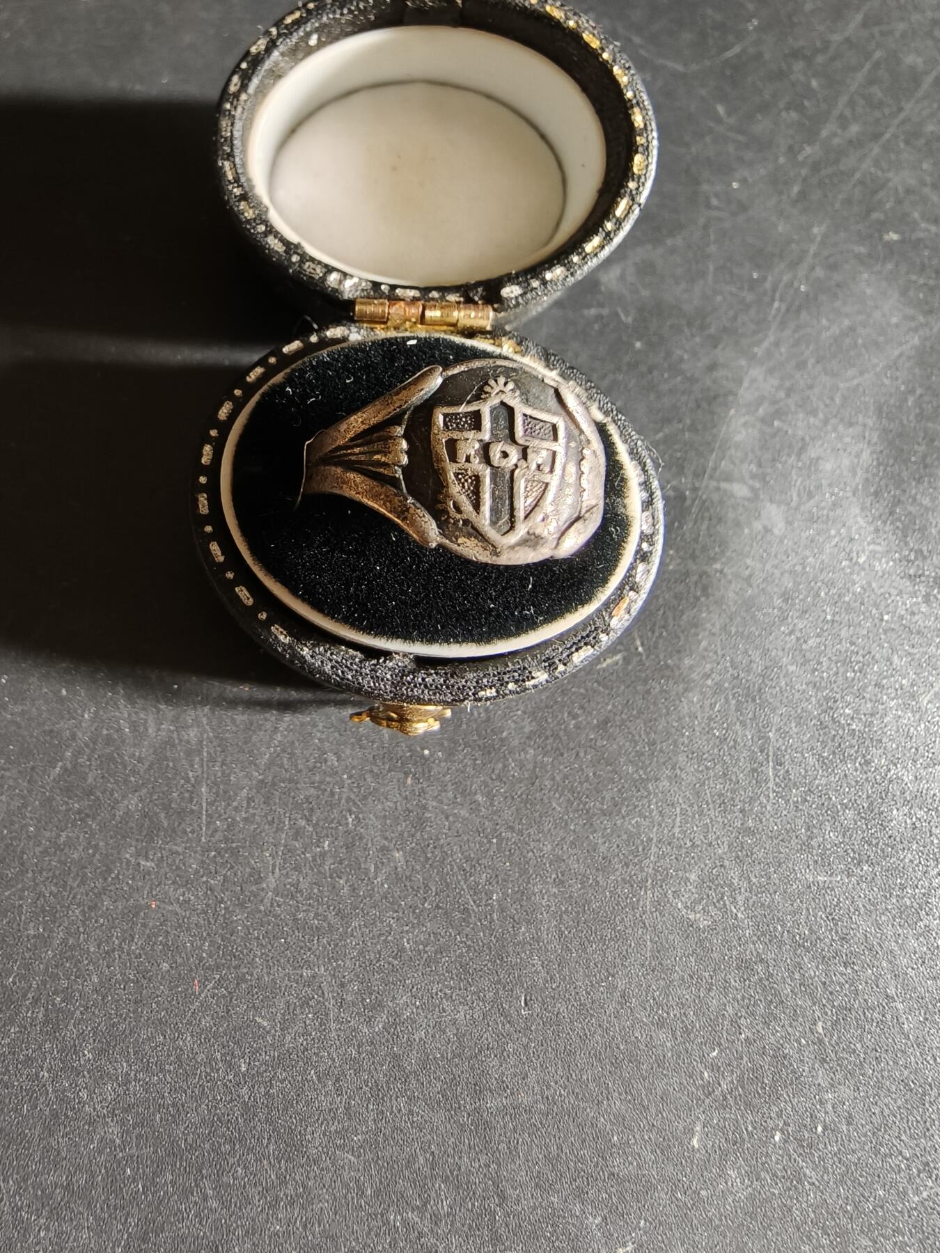 老王徽章第160期 丹麦陆军戒指    带原盒