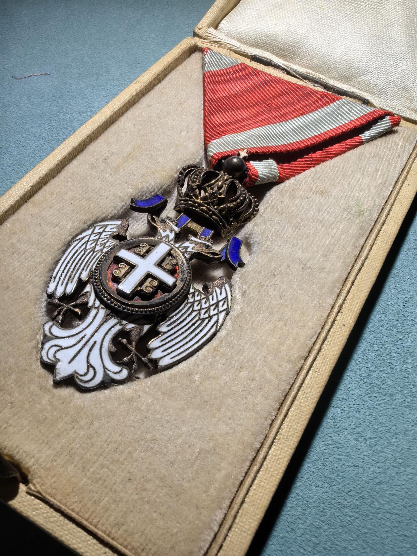 盛世勋华——号角文化勋章邮票专场拍卖第286期 南斯拉夫王国四级白鹰勋章  原盒 相当少见 盒子带法国阿图尔·贝特朗厂标