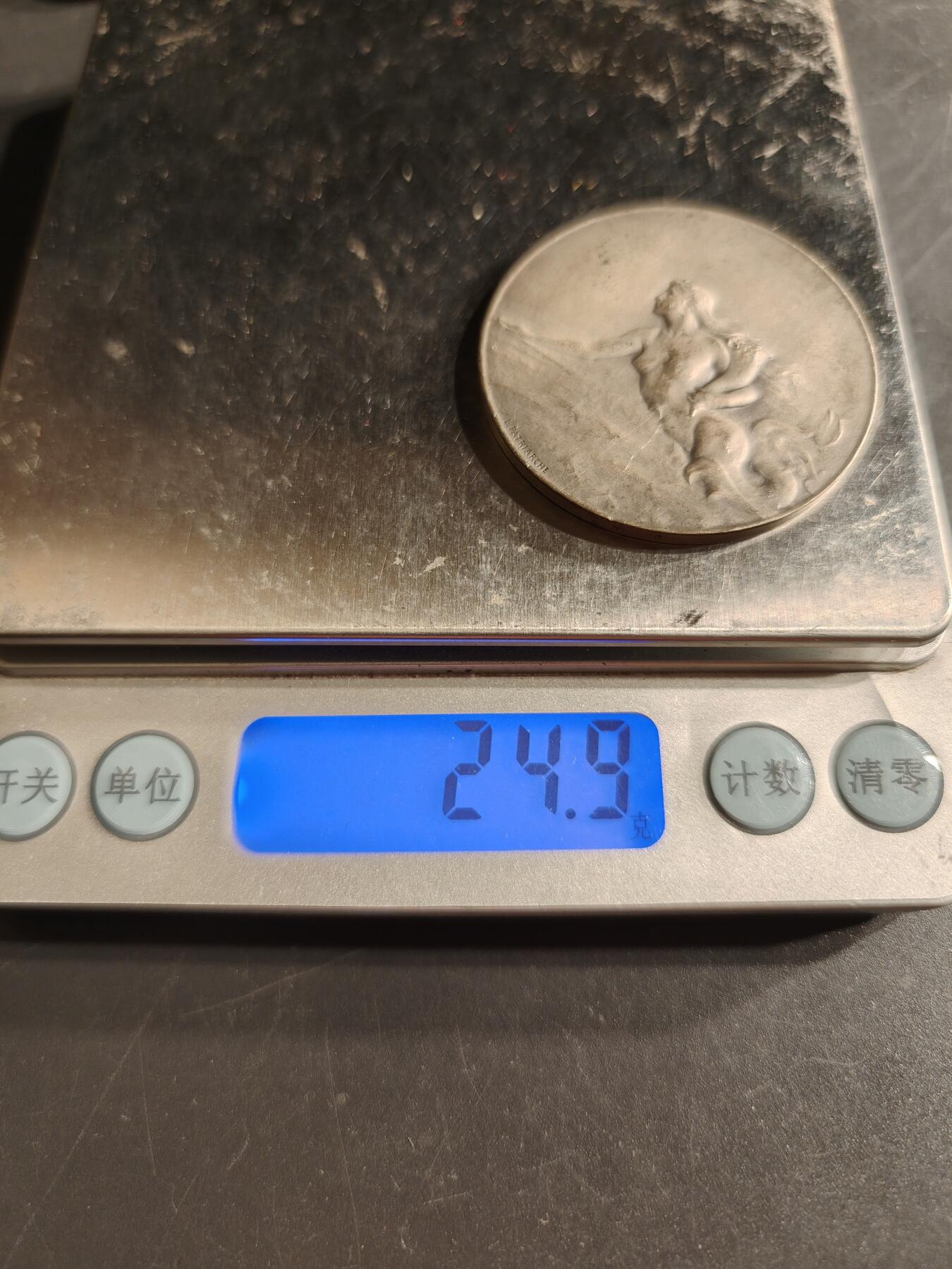 老王徽章第160期  法国跨大西洋轮船公司镀银大铜章     直径43mm.   重量24.3g