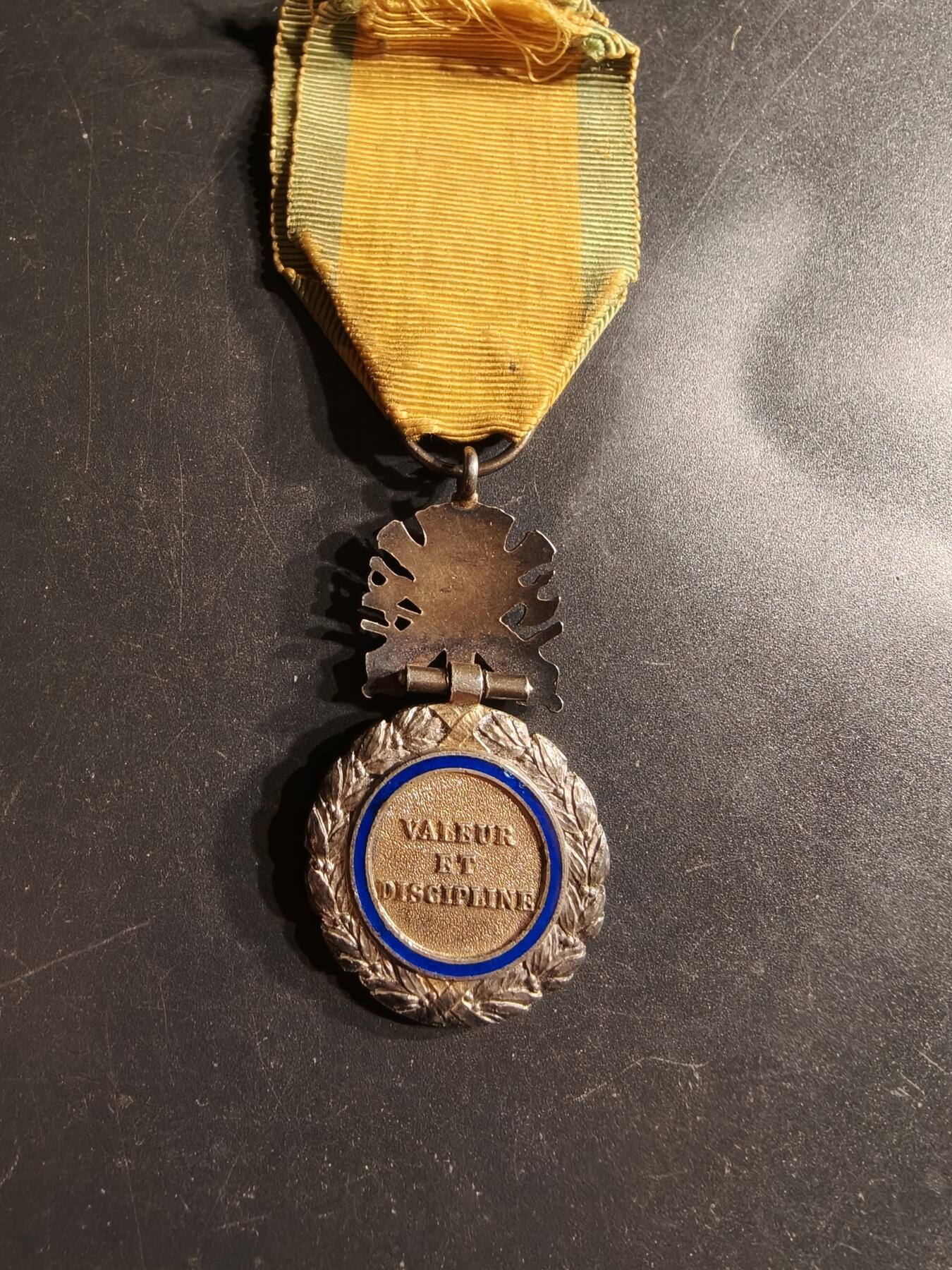 老王徽章第160期 法国军事奖章    三共时期    950银镀金珐琅    20.1g