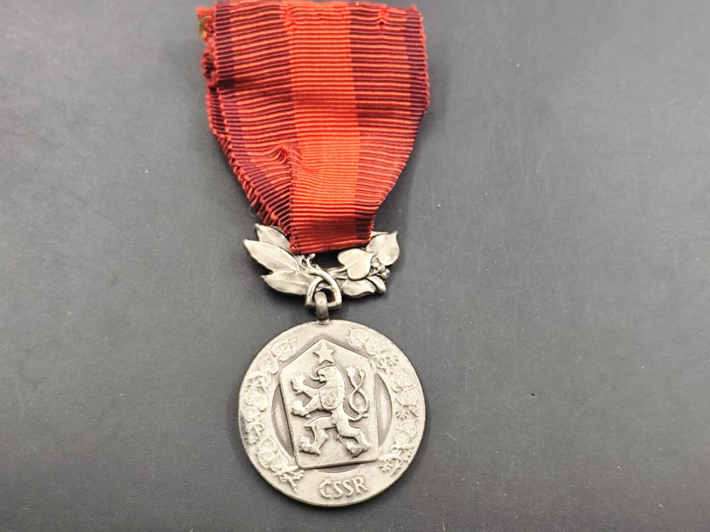 10月底 冲业绩 来一波精品证章场子 捷克祖国解放银质奖章 整体除绶带900银制