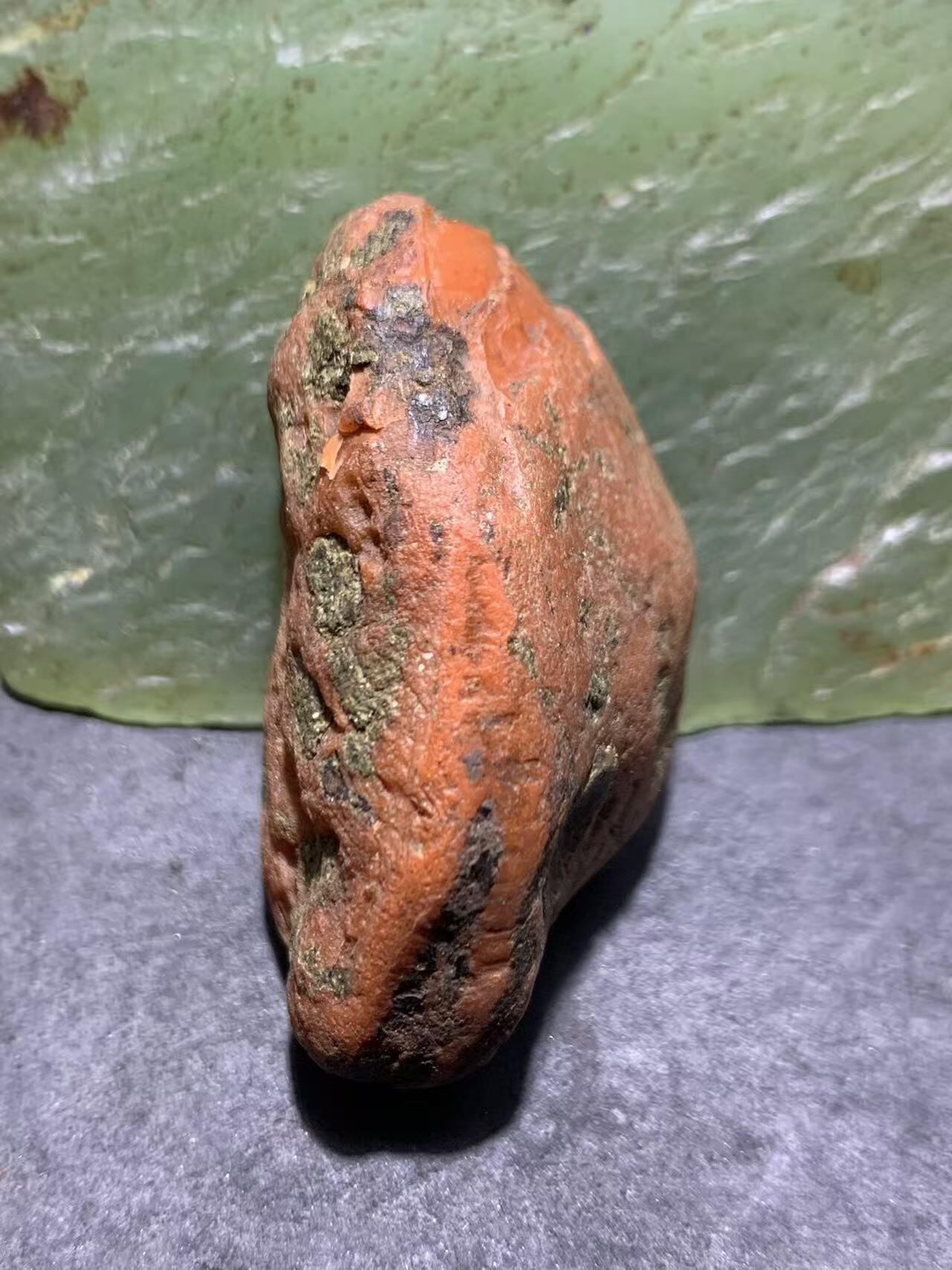 精美冰飘红皮柿子红开窗料南红玛瑙原石一颗，