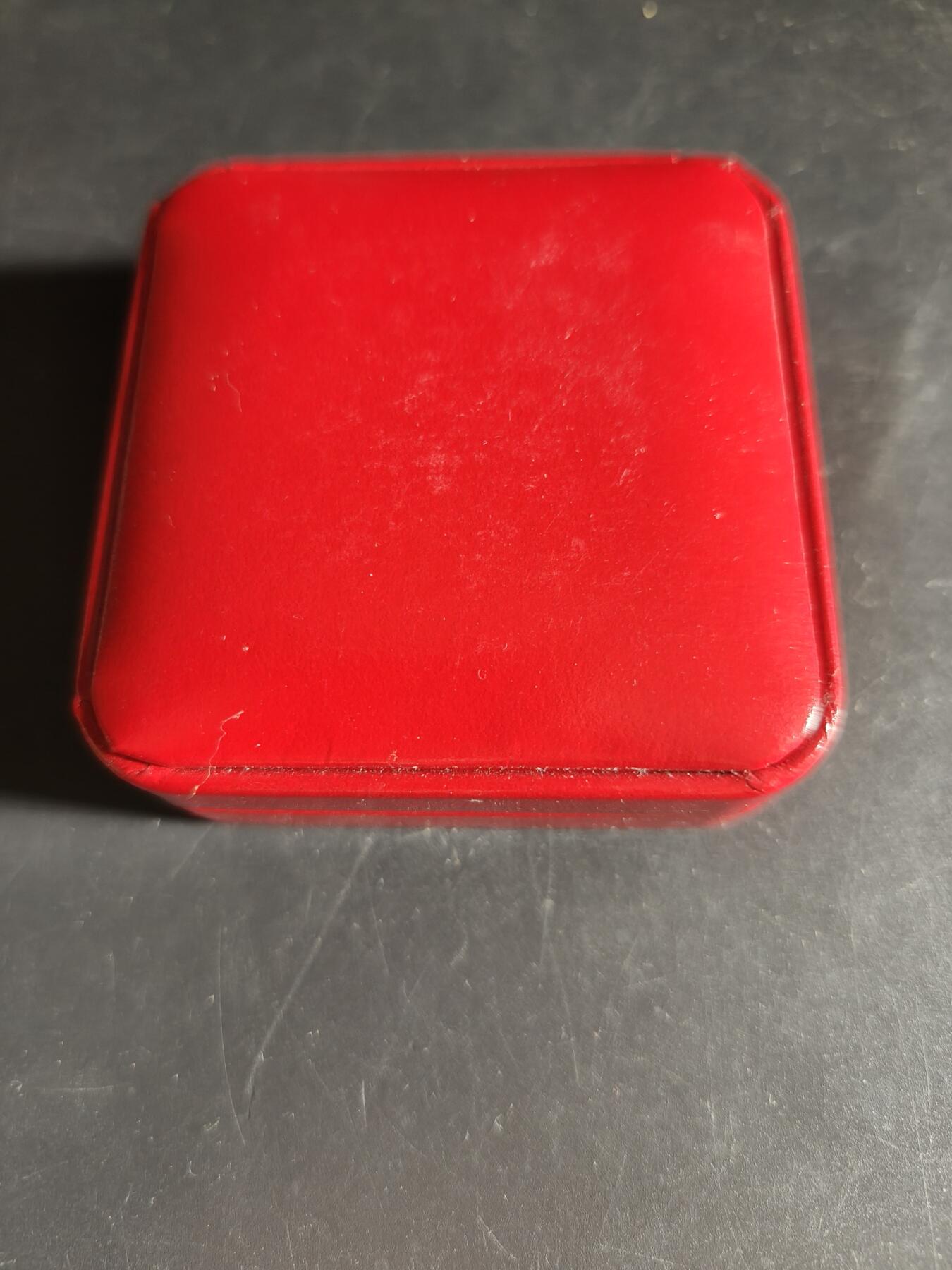 老王徽章第160期  法国化学工业联合会大银章     950银    带盒子     直径36mm.   重量21.6g