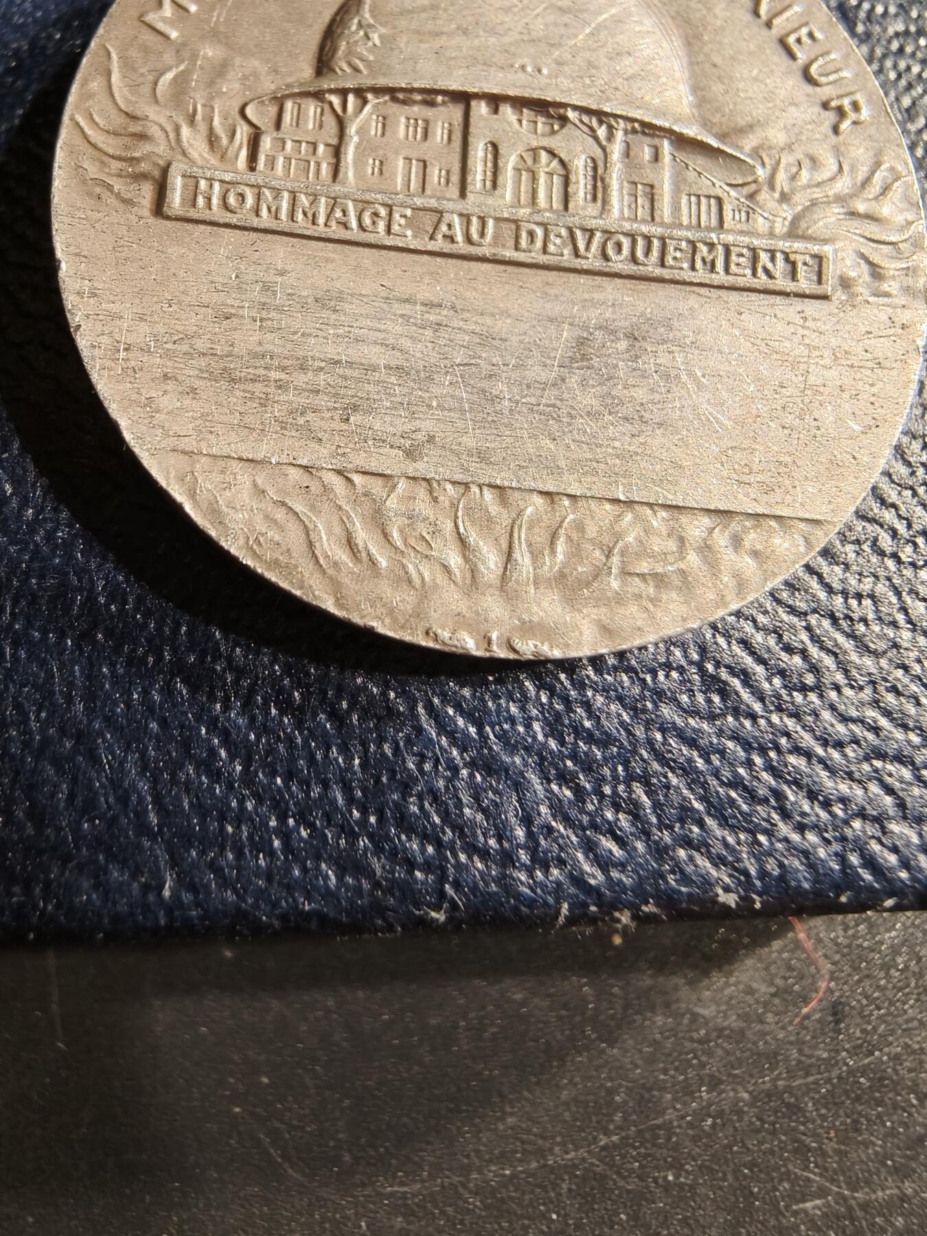 老王徽章第160期  法国银级消防员服务奖章 带纸盒 950银 15g