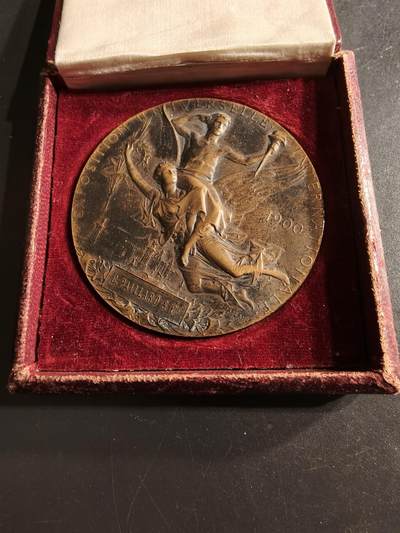 老王徽章第160期 - 法国1900世博会大铜章     原盒     大师夏普兰版本     直径64mm.    重量100.8g