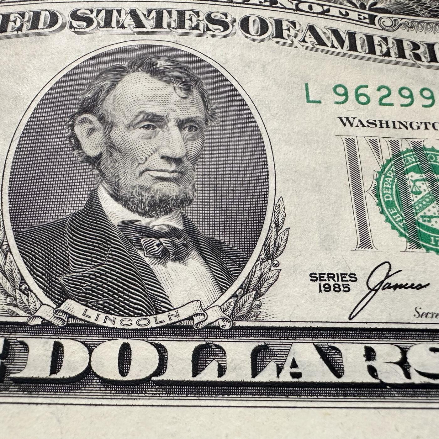 🌹外币初藏🌹🐯2025年第122场  每周二四六晚8️⃣点 接代拍 美国1985年5美元 全新a