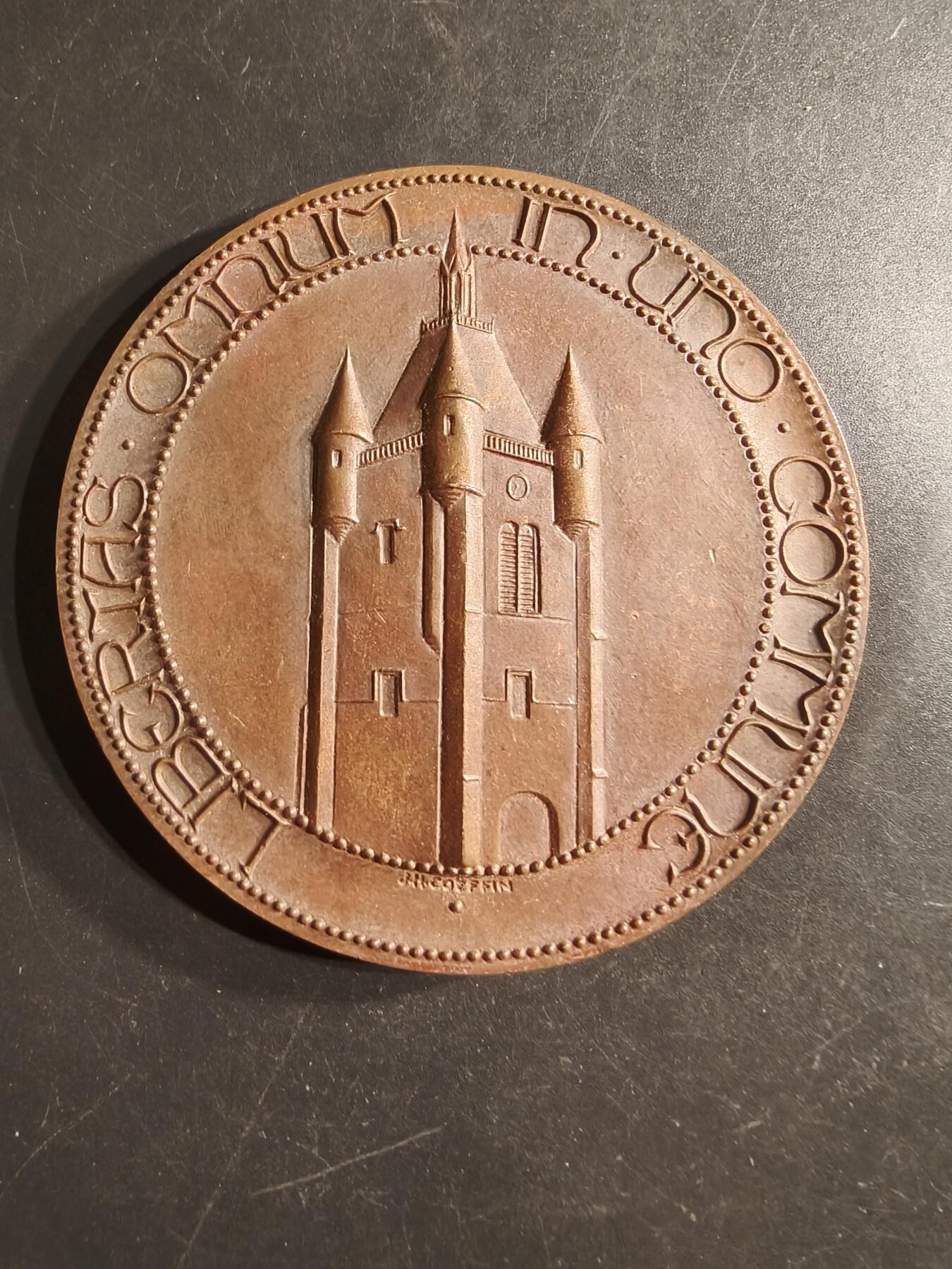 老王徽章第160期  法国索姆省议会大铜章     直径81mm.   重量224.8g