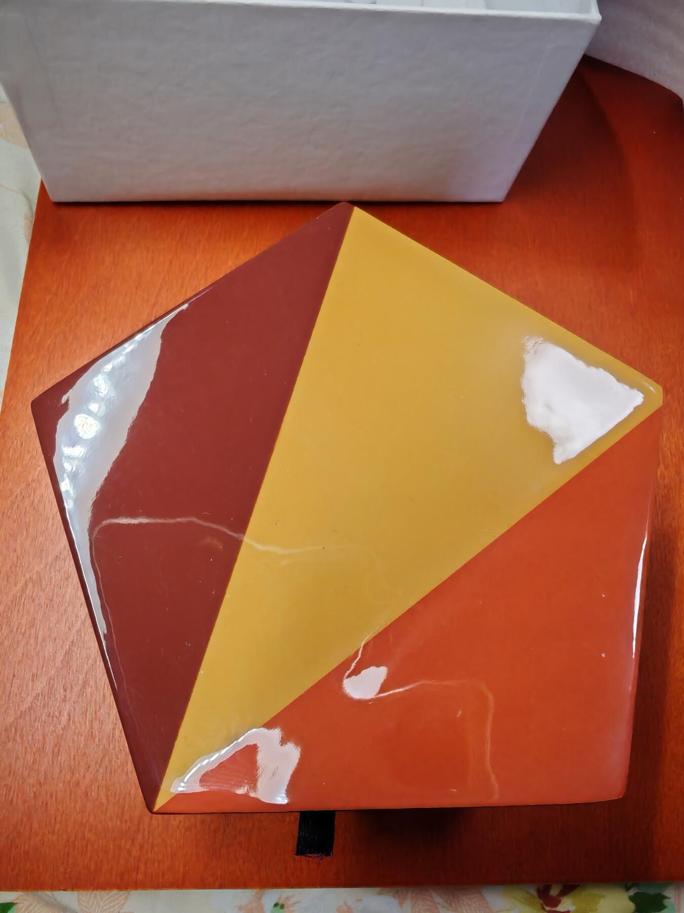 长老汇蛇年精选第六十九场拍卖  2021帕劳马赛克经典之穿绿衣的女孩20元3盎司彩色精制银币，盒证全，499枚，木盒钢琴烤漆，由8000片马赛克构图，售价在4000元左右