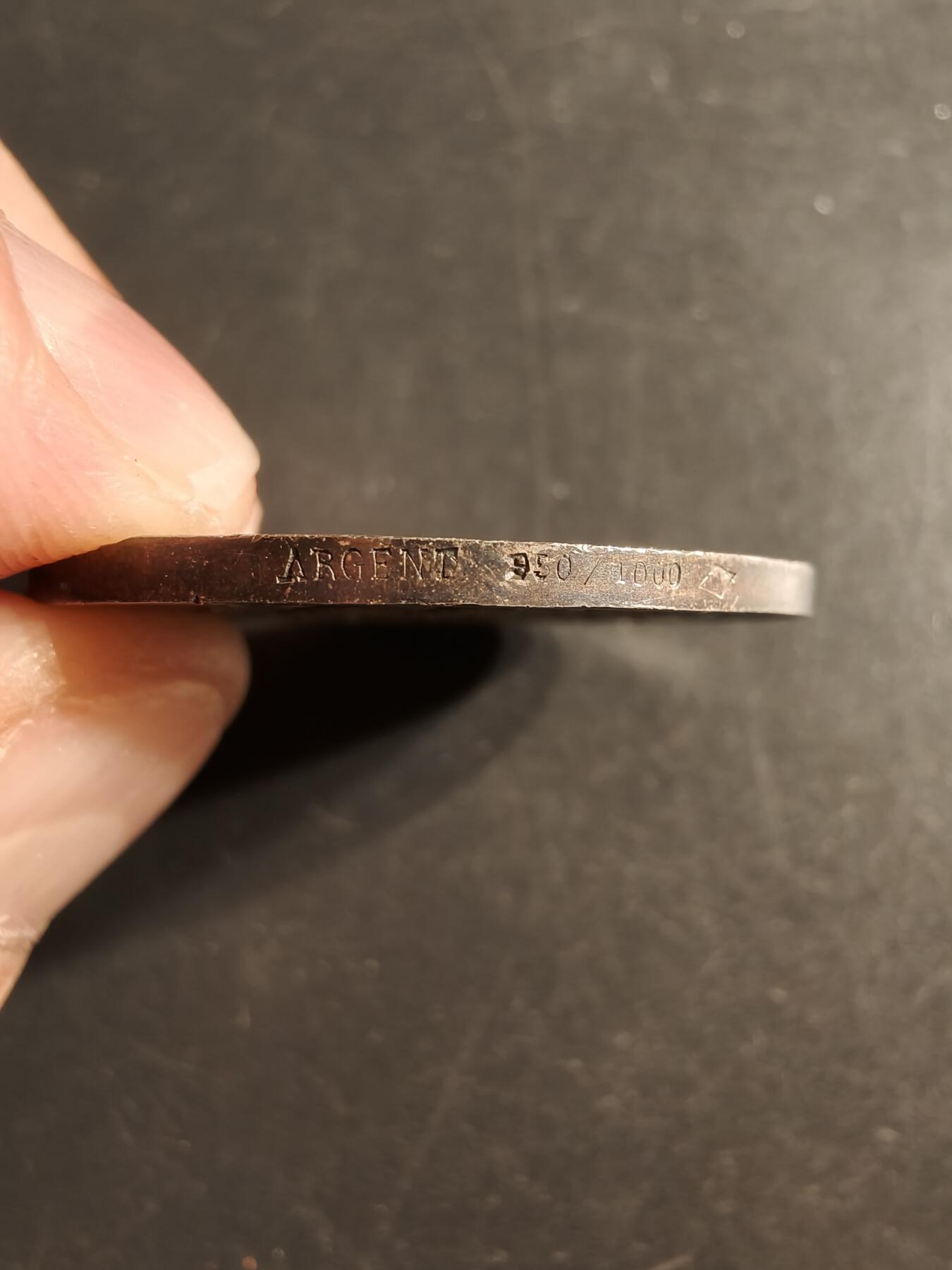 老王徽章第160期 法国1889艾弗勒商会代章    950银    原盒      直径37mm.    重量21.9g