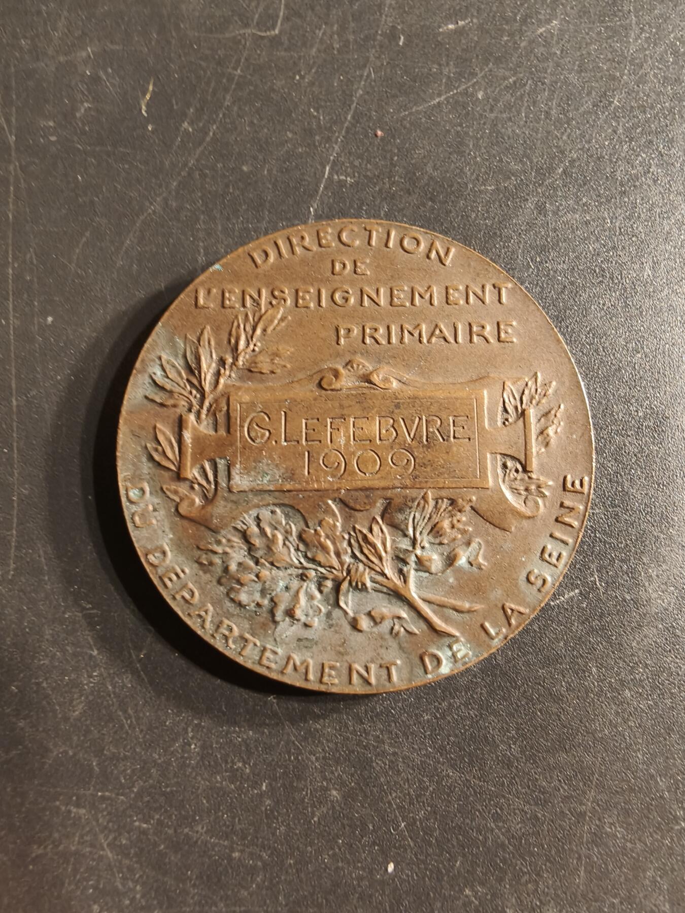 老王徽章第160期  法国塞纳省初等教育杰出贡献大铜章     直径36mm.    重量25.7g
