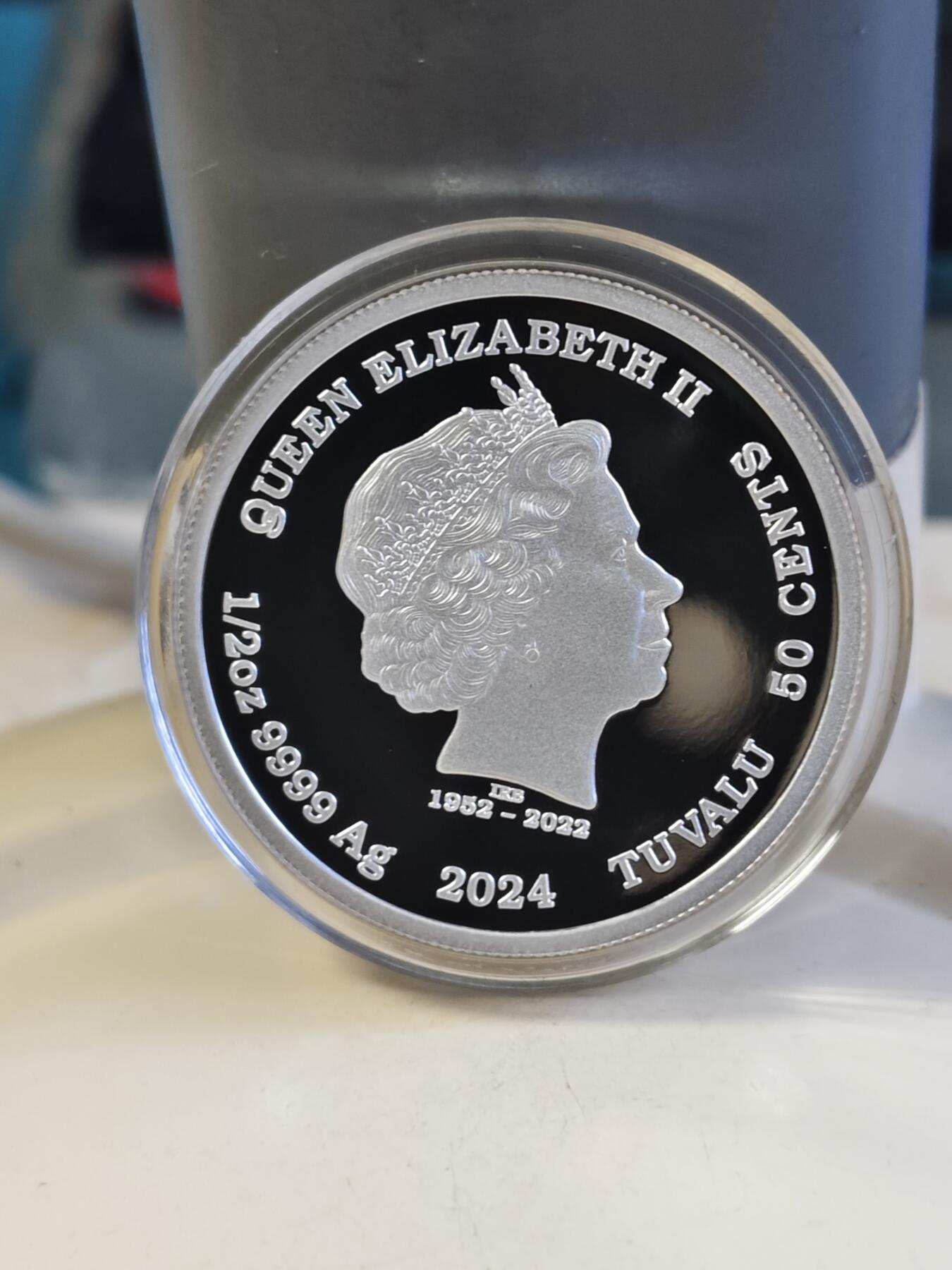 第180期拍卖【长期征集拍品】【北京币展专场】 图瓦卢2024年中国生肖龙宝宝半盎司彩色纪念银币，9999银，15.5克，发行7150枚