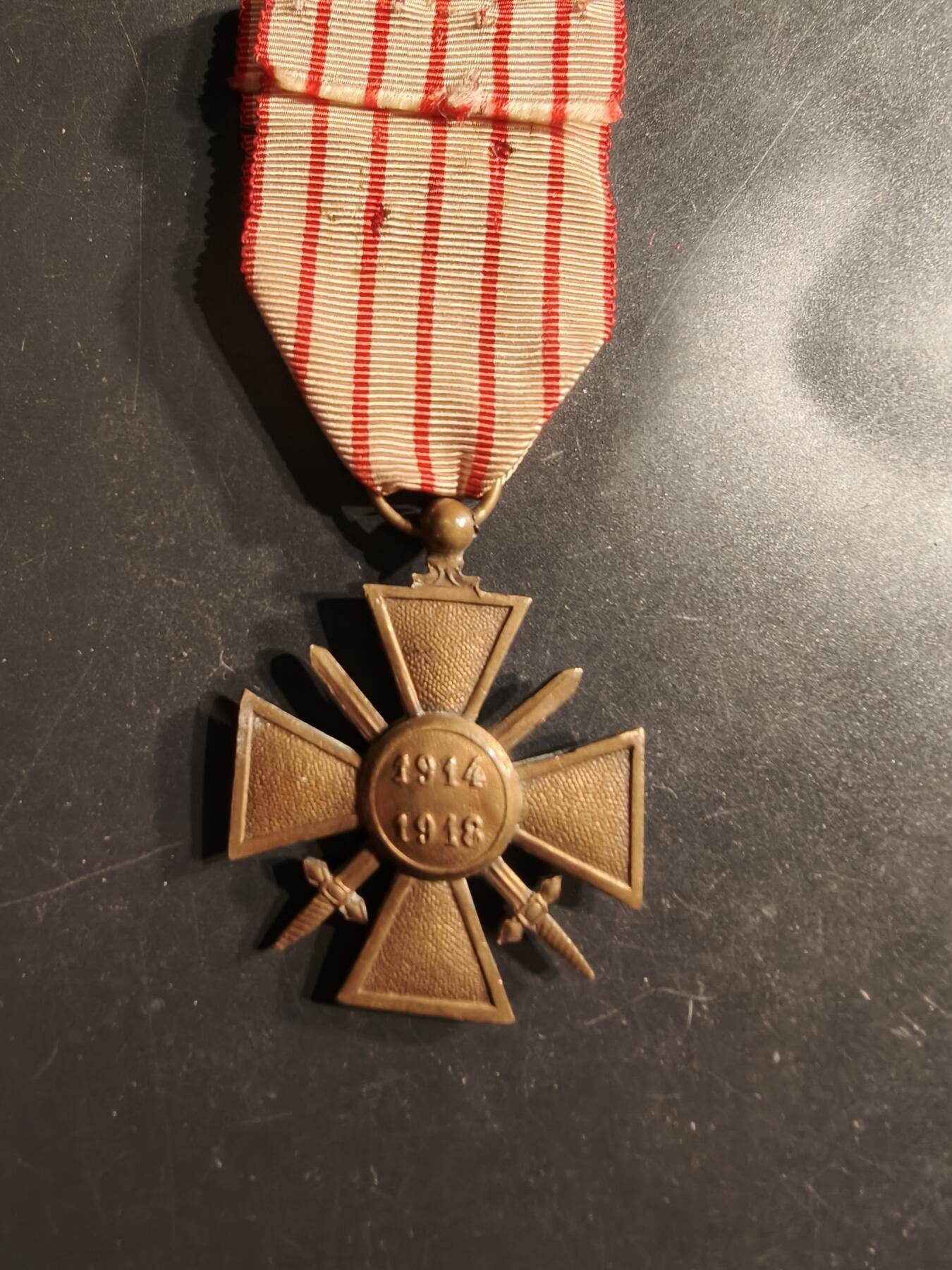 老王徽章第160期 法国1918战争十字奖章    双铜星勋饰 