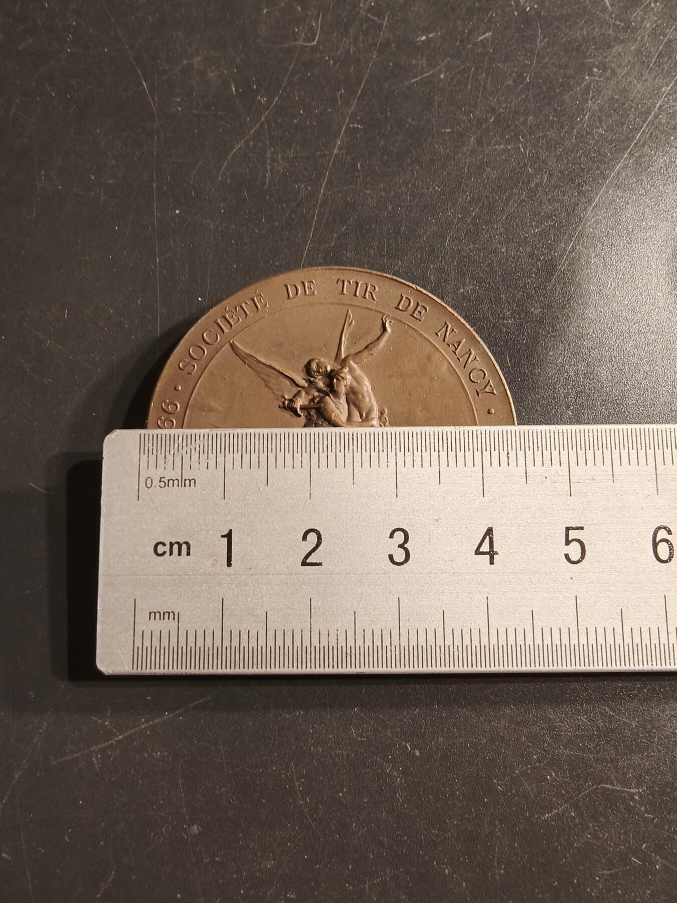 老王徽章第160期  法国1896南锡射击竞赛大铜章     直径45mm.    重量47.4g