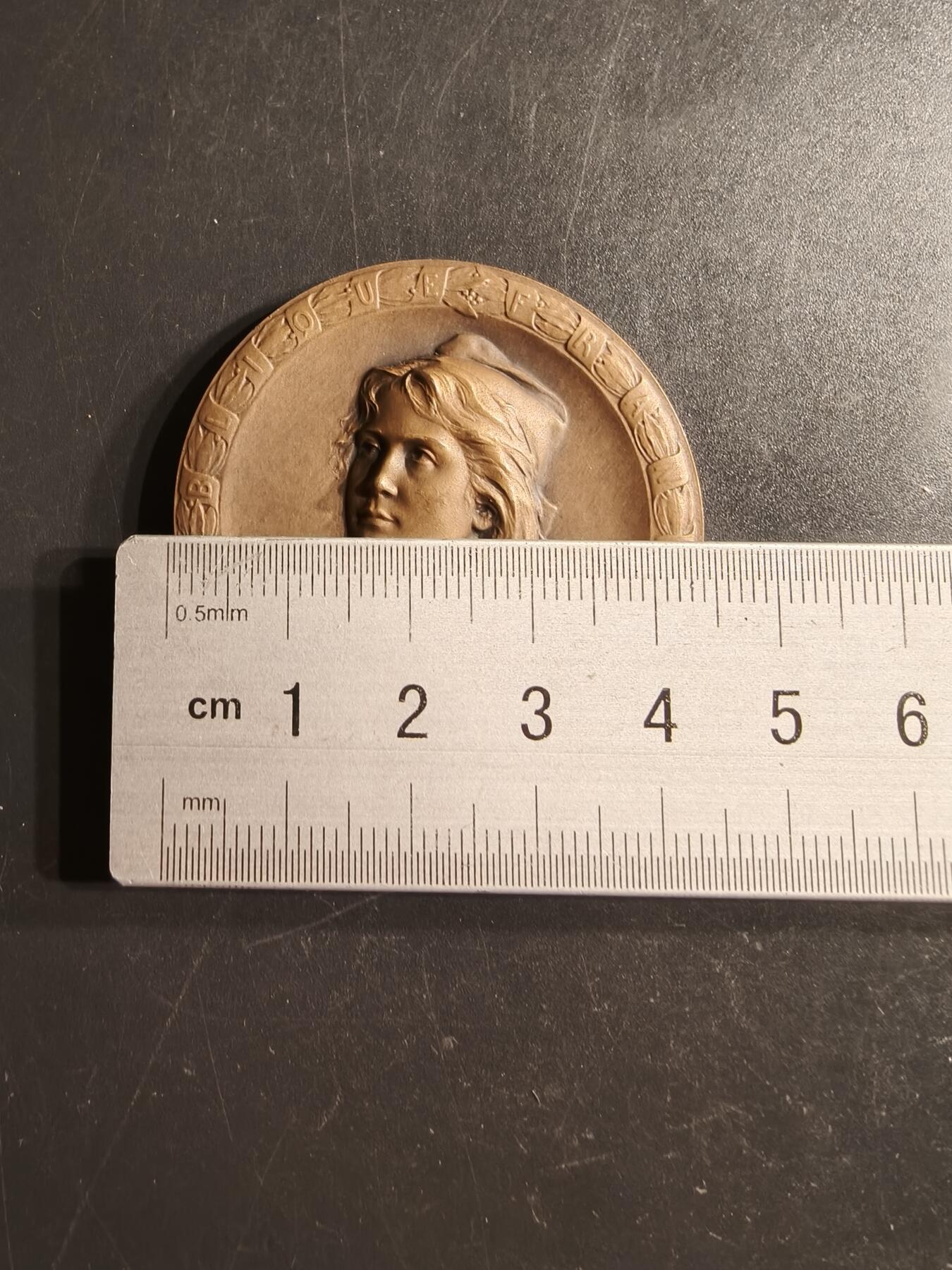 老王徽章第160期  法国玛丽安娜大铜章      大师亨利杜布瓦作品     直径44mm.    重量39.2g