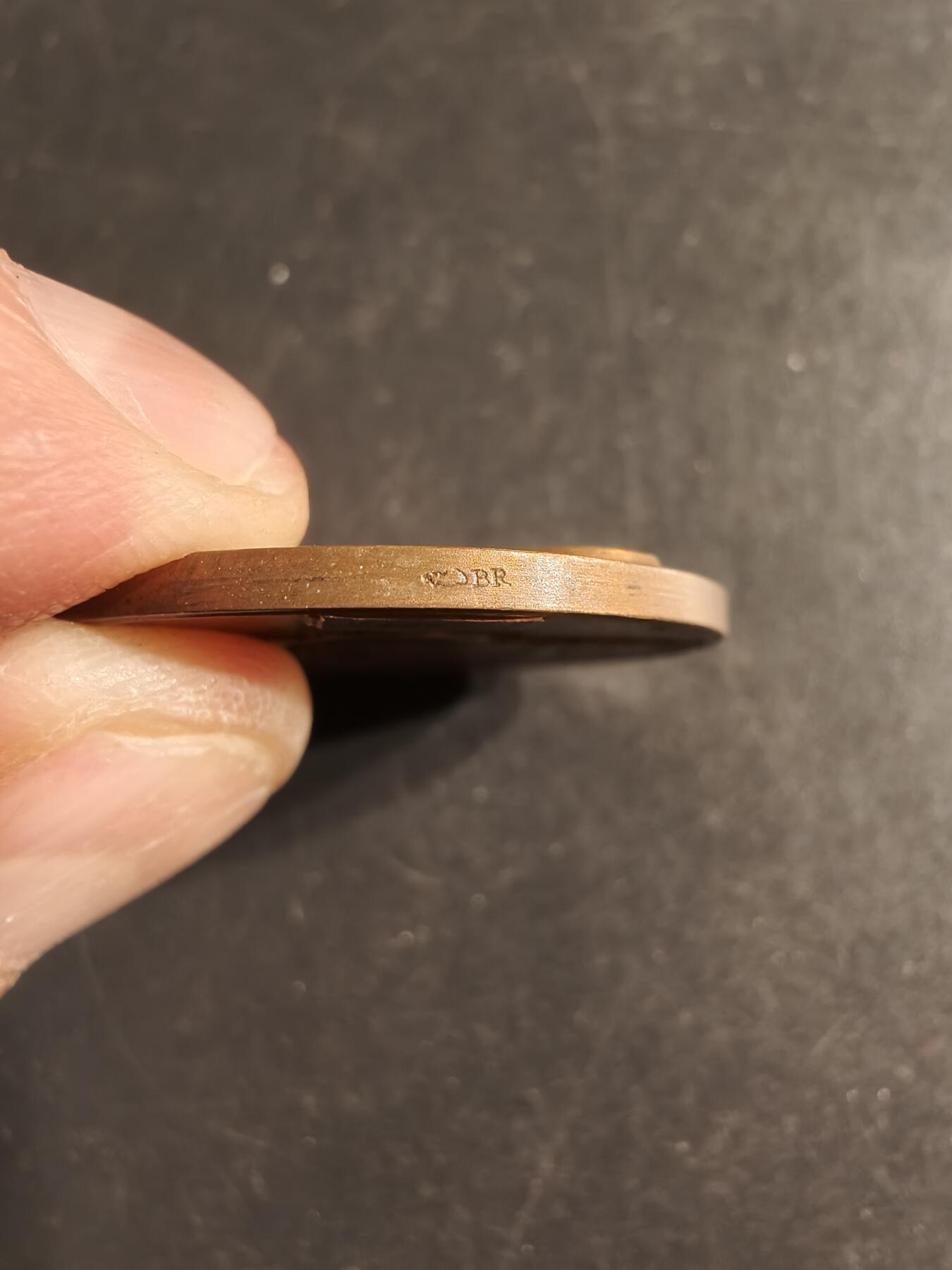 老王徽章第160期 法国巴黎大铜章     直径32mm.   重量16.7g