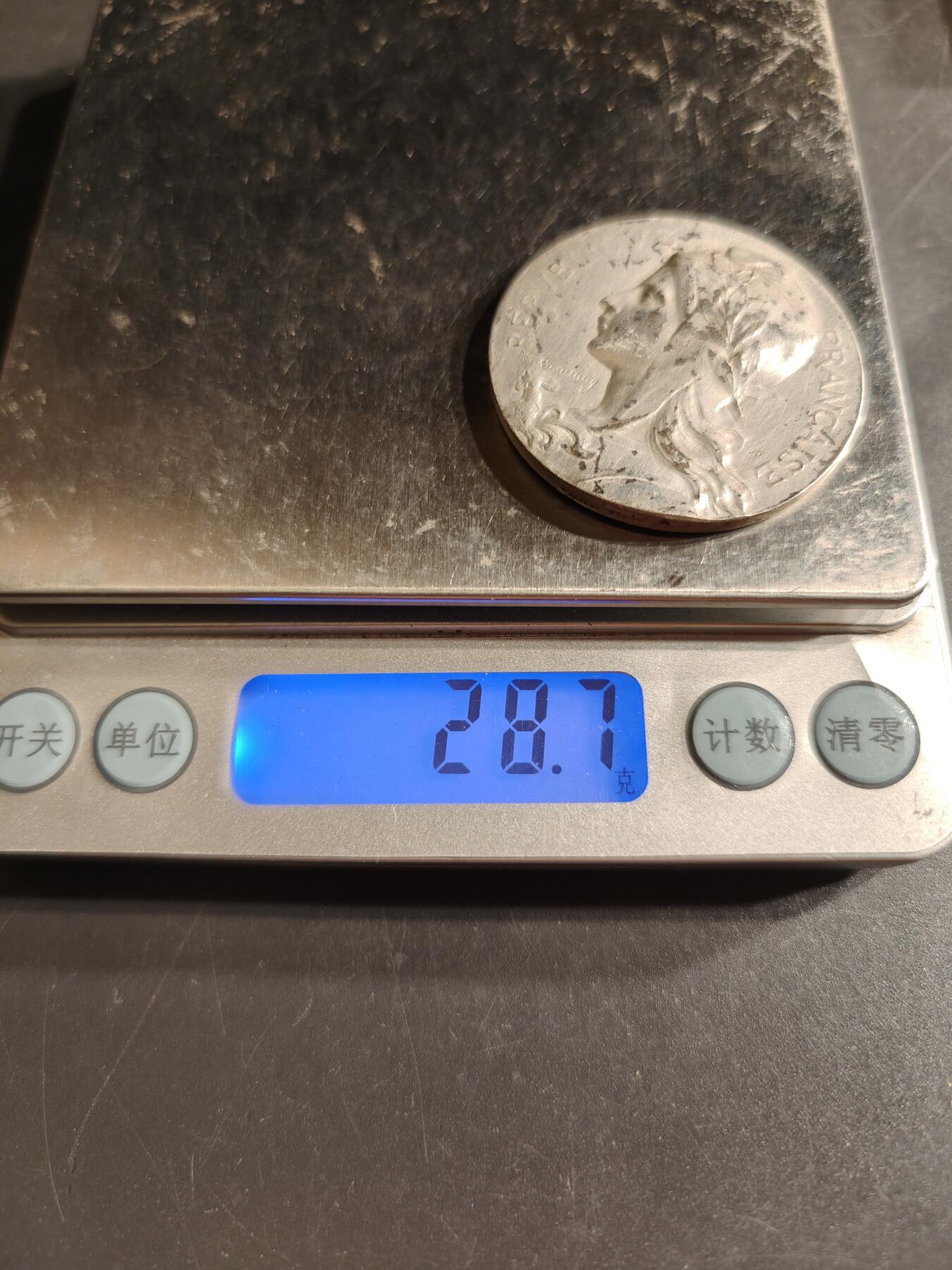 老王徽章第160期  法国玛丽安娜银章    Rasumny版本     950银     直径40mm.    重量28.7g.    带盒子