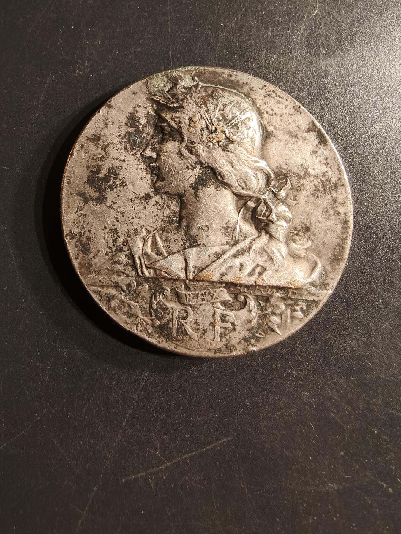 老王徽章第160期  法国迪耶普区农业协会镀银大铜章     直径50mm.   重量56.2g