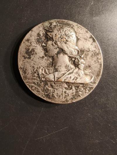 老王徽章第160期 -  法国迪耶普区农业协会镀银大铜章     直径50mm.   重量56.2g