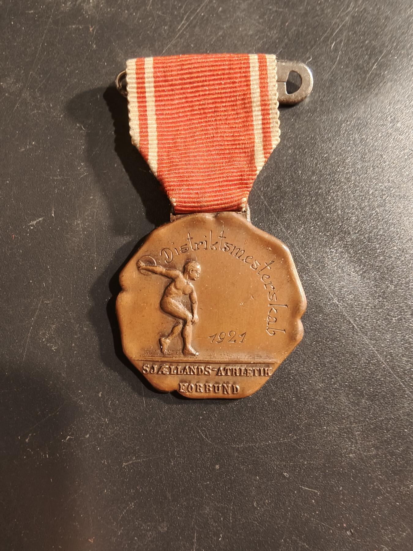 老王徽章第160期 丹麦西兰岛田径协会纪念章