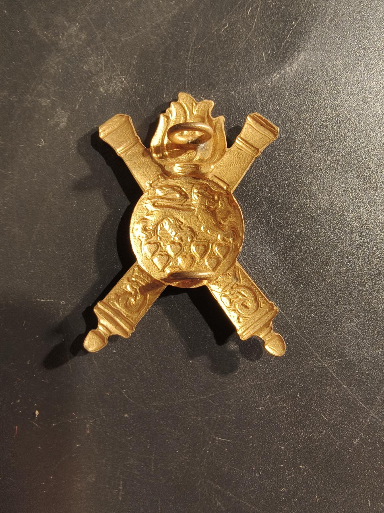 老王徽章第160期 丹麦皇家炮兵帽徽