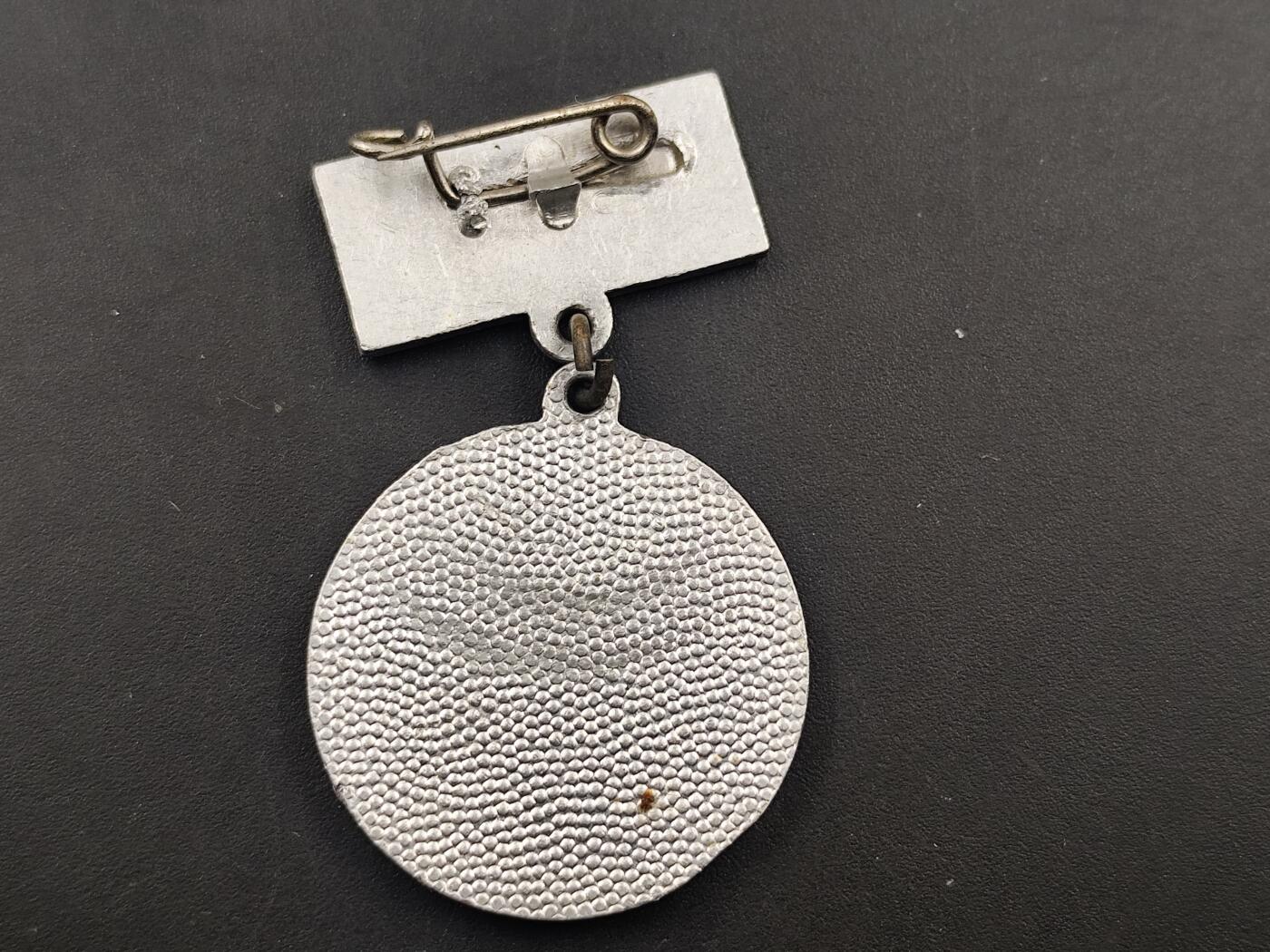 10月底 冲业绩 来一波精品证章场子 民主德国二战胜利25周年纪念章