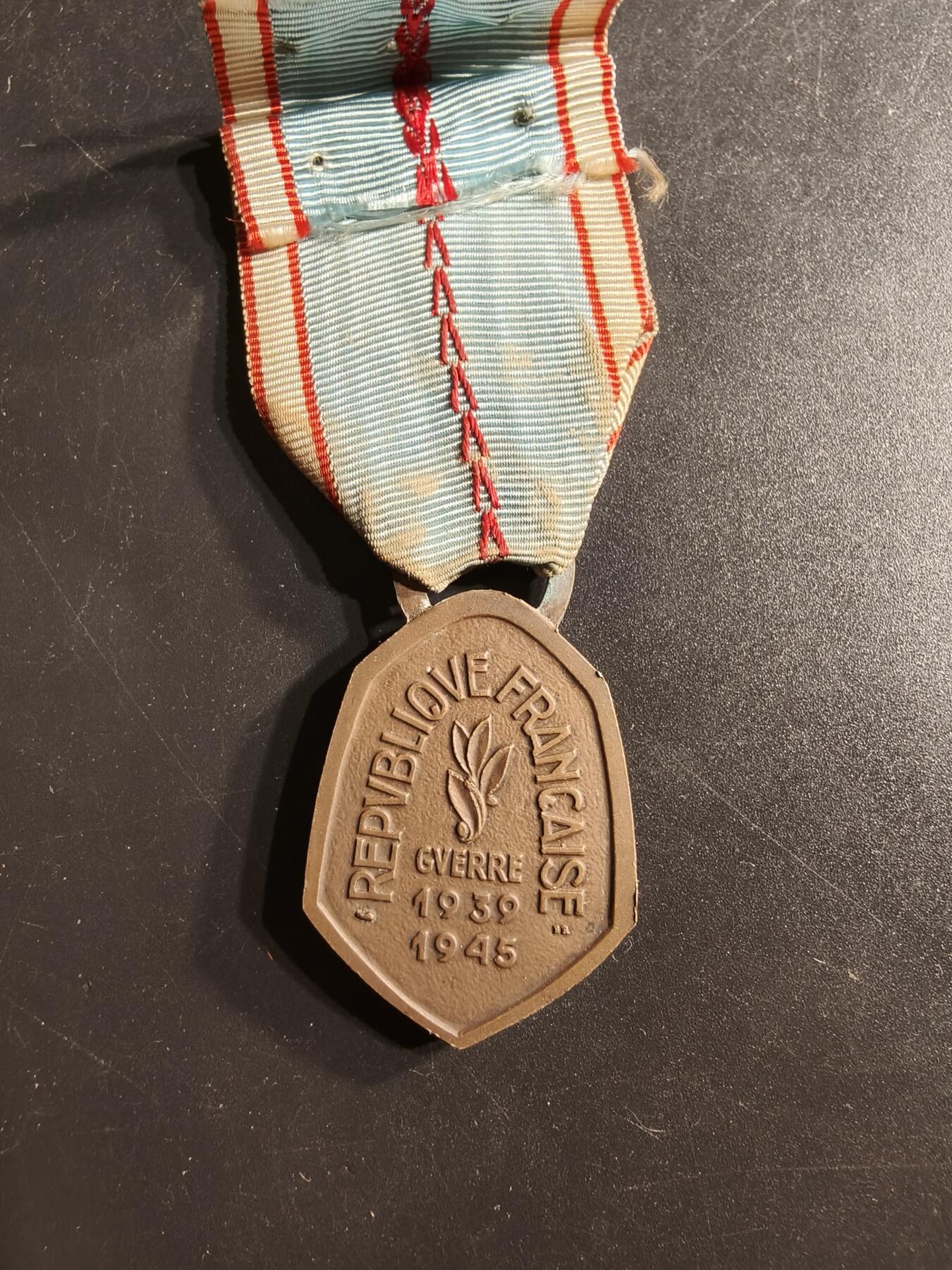 老王徽章第160期  法国二战纪念章