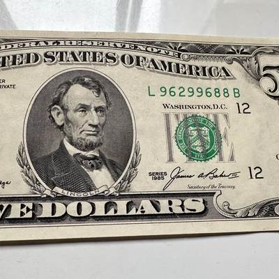 🌹外币初藏🌹🐯2025年第122场  每周二四六晚8️⃣点 接代拍 - 美国1985年5美元 全新b