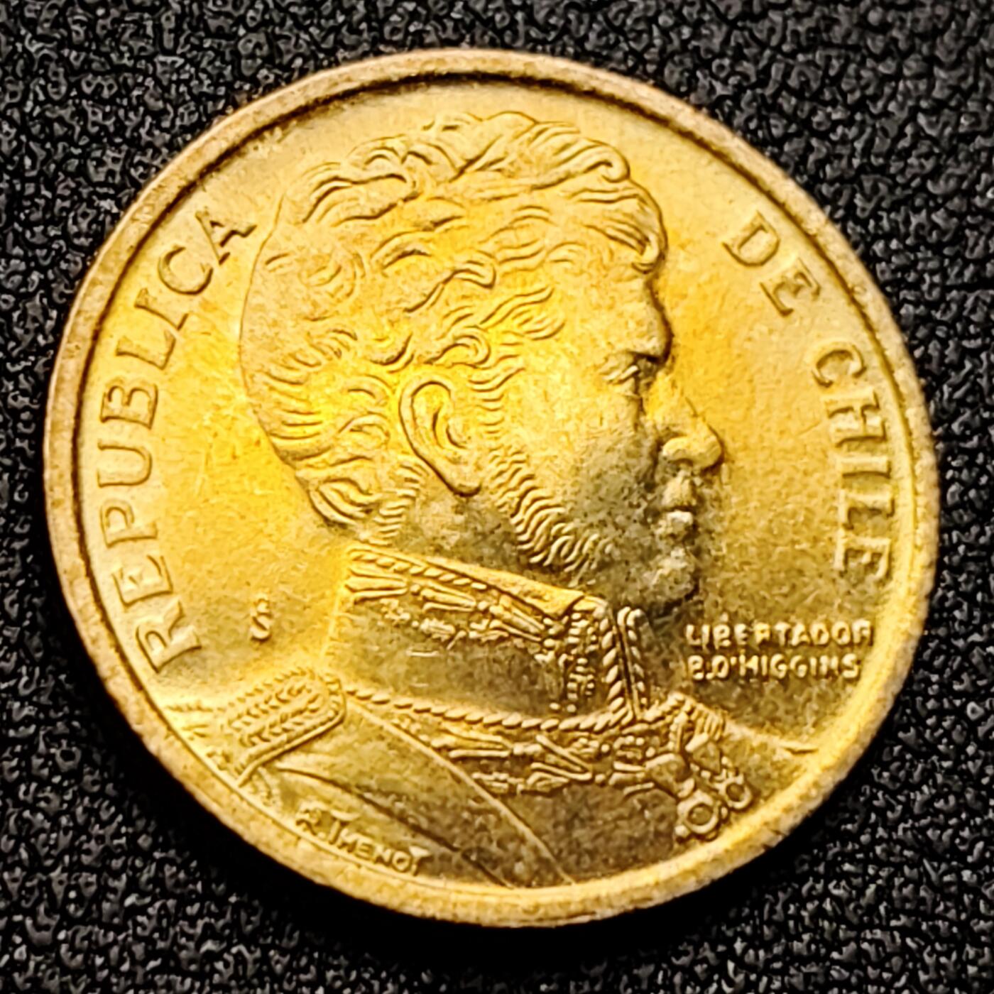 泉币菌-第121场-精品福利场 铜光美品 智利2006年10比索青铜币 独立战争领袖奥希金斯 21MM 