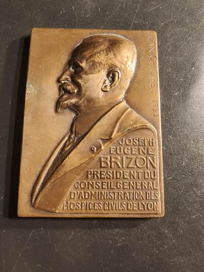 老王徽章第160期 - 法国 里昂民用医院管理总理事会主席方形大铜章     尺寸80×52mm.     重量178g.    高浮雕 