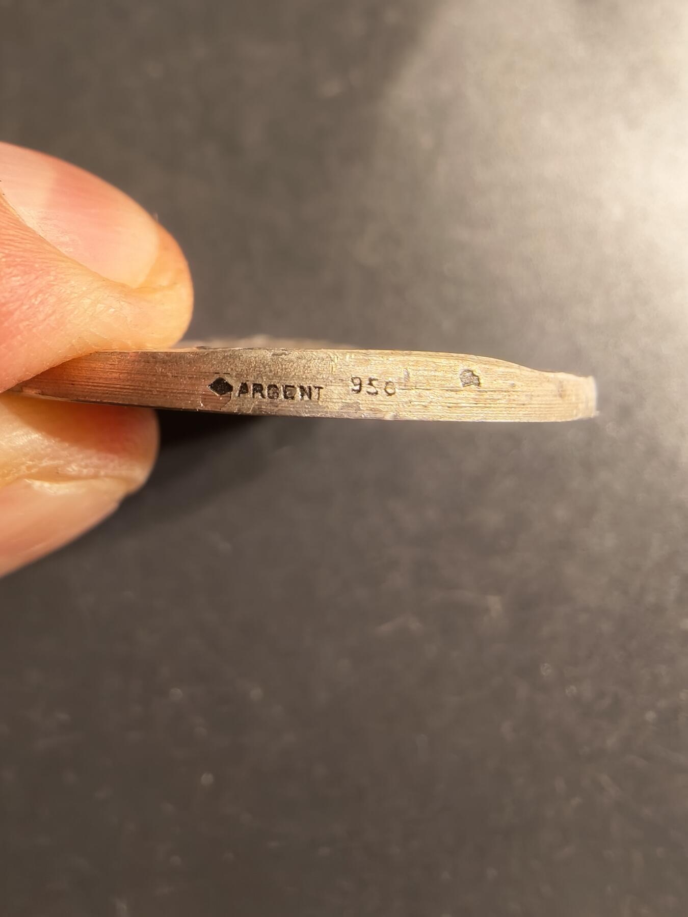 老王徽章第160期  法国玛丽安娜银章    Rasumny版本     950银     直径40mm.    重量28.7g.    带盒子