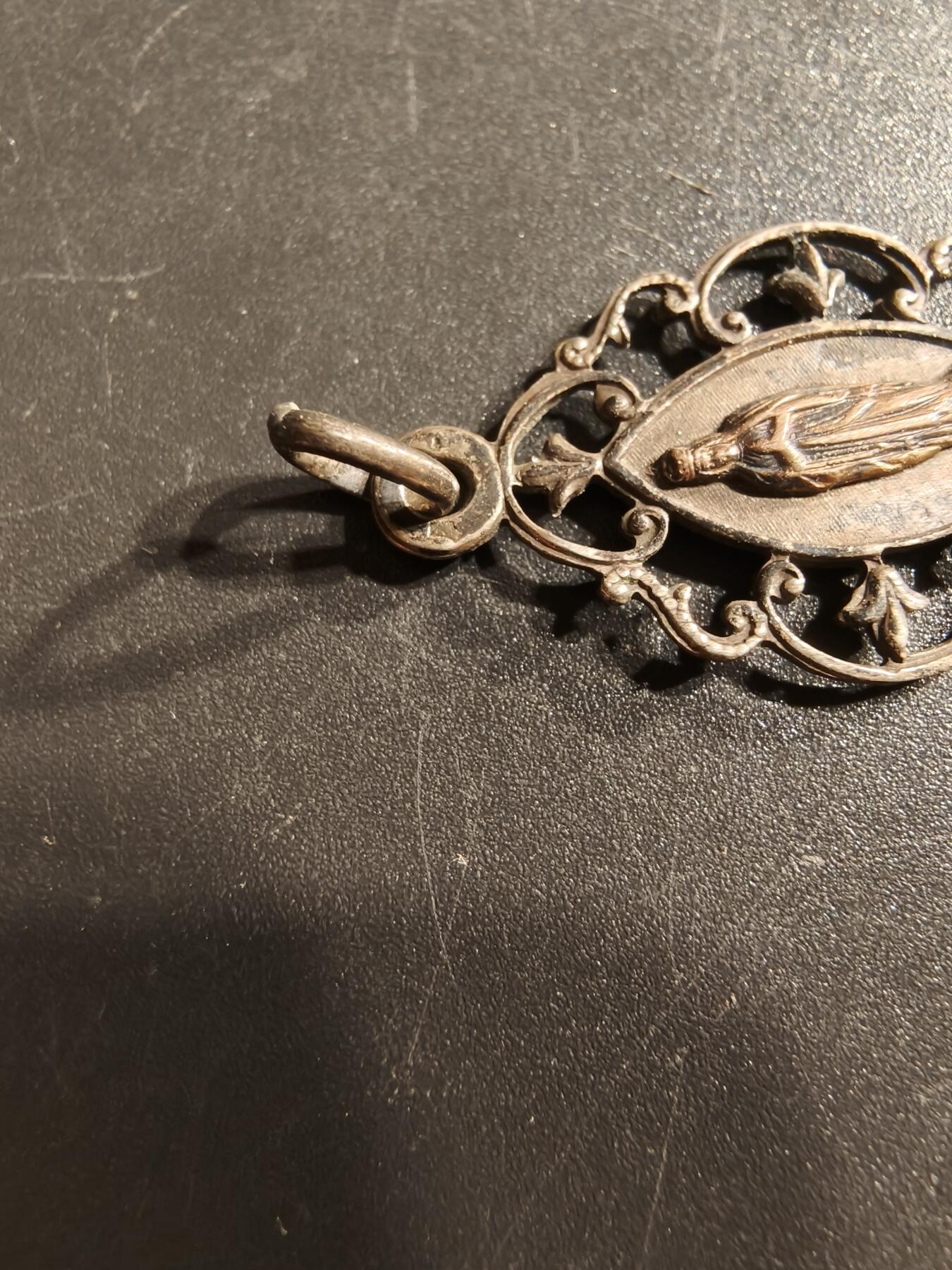 老王徽章第160期 法国天主教会纪念章     银质1.5g