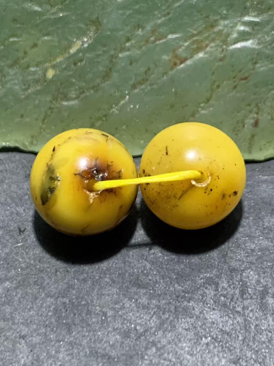 天然俄料蜜蜡通货圆珠一对