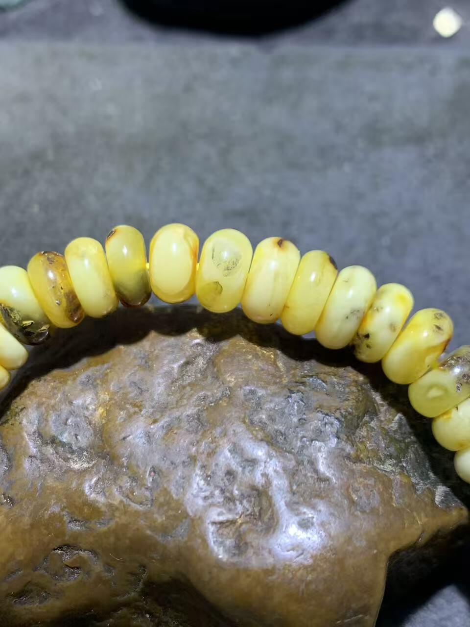 天然乌料蜜蜡隔片手串1条！！