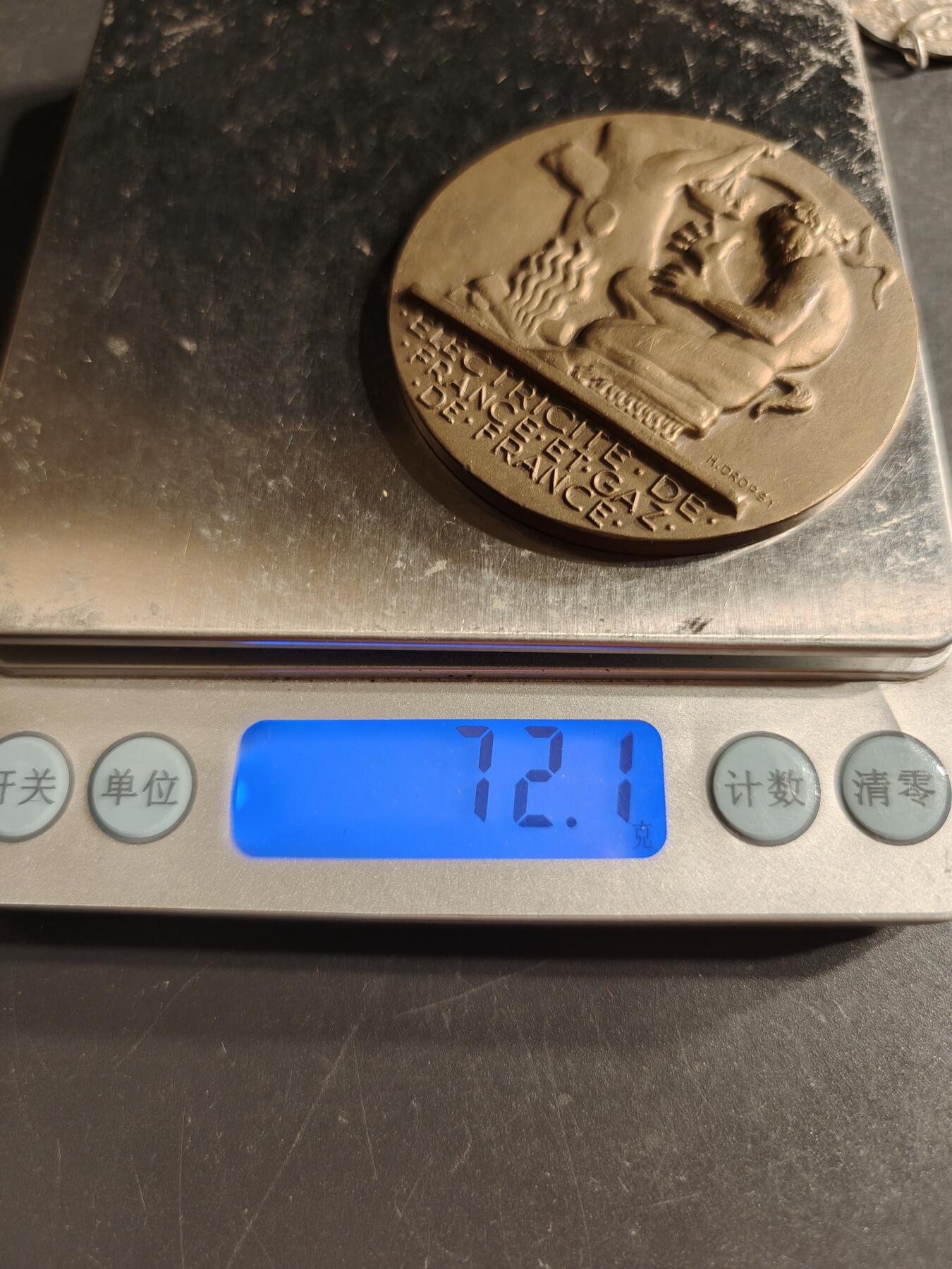 老王徽章第160期 法国电气公司大铜章     大师Dropsy作品    直径54mm.   重量72.1g