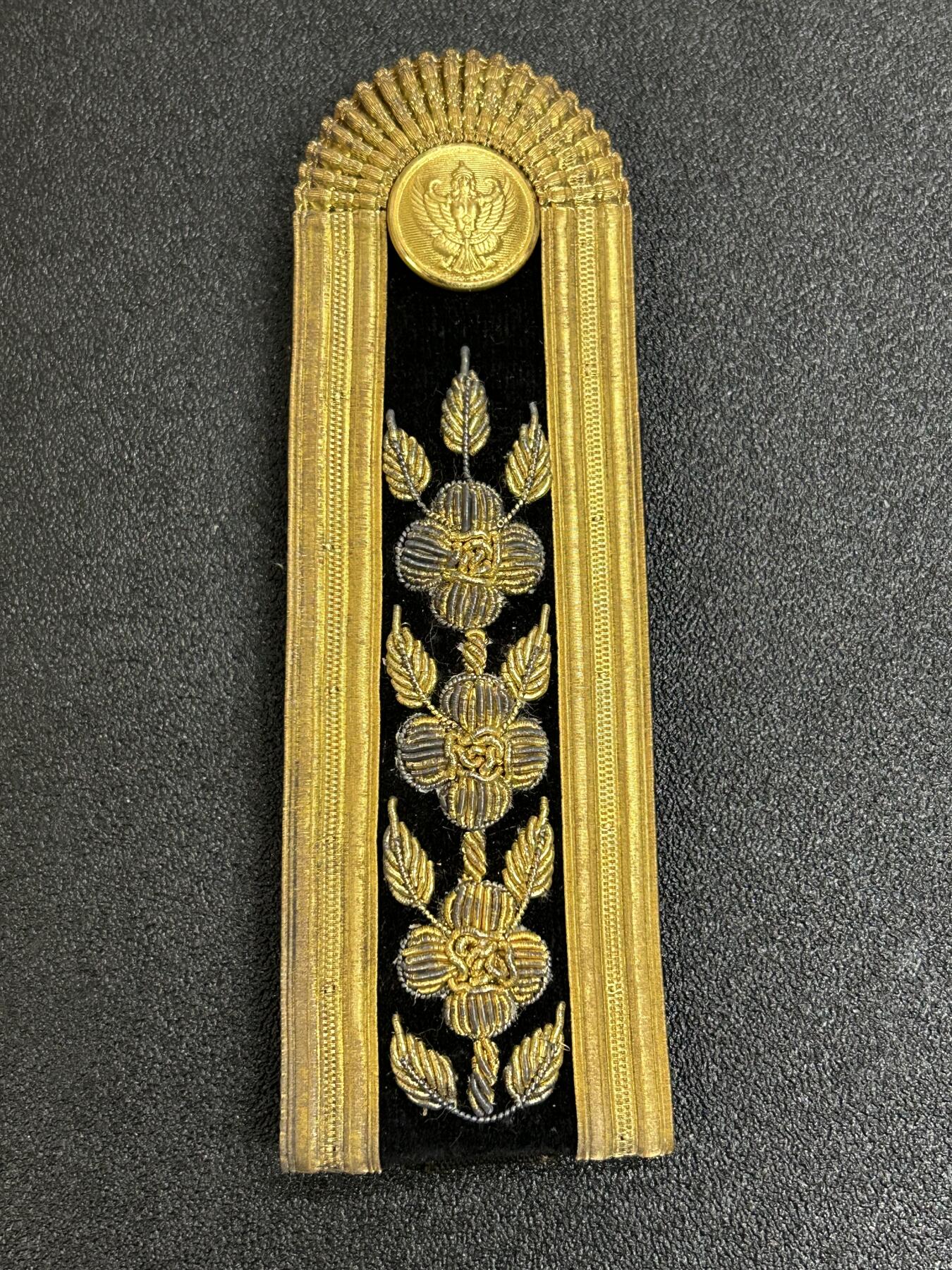 西秦中古拍卖第六十三期 泰国二战时期 文官肩章 金属刺绣