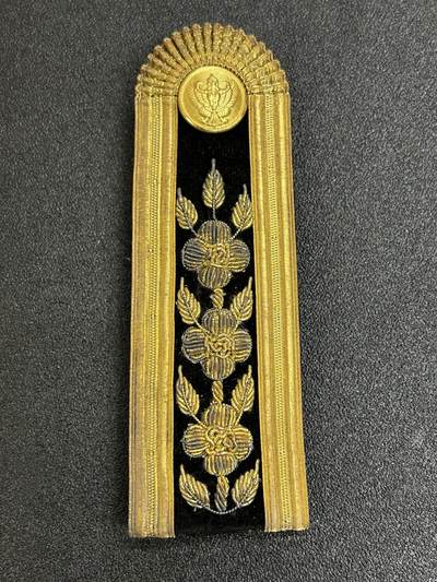 西秦中古拍卖第六十三期 - 泰国二战时期 文官肩章 金属刺绣