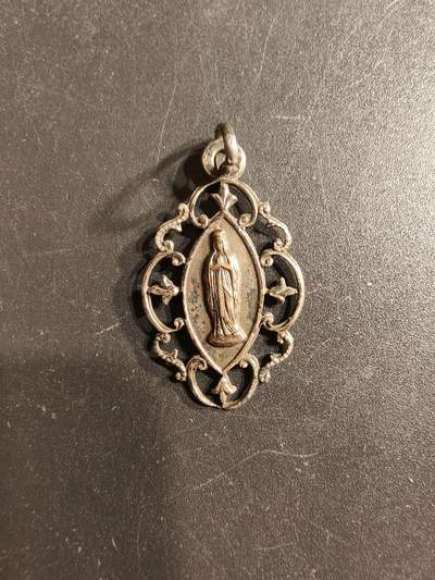 老王徽章第160期 - 法国天主教会纪念章     银质1.5g